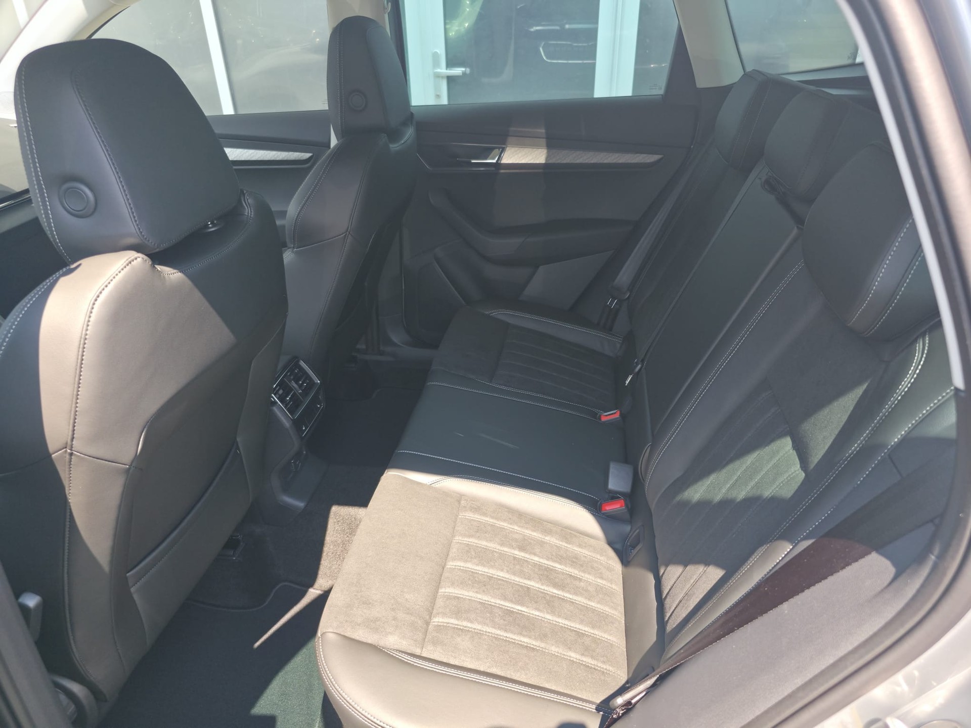 SKODA Karoq DY 2.0TDI 150PS 7DSG 4X4 2000ccm 150PS/110kW 4 Zylinder TDI Diesel-image-10