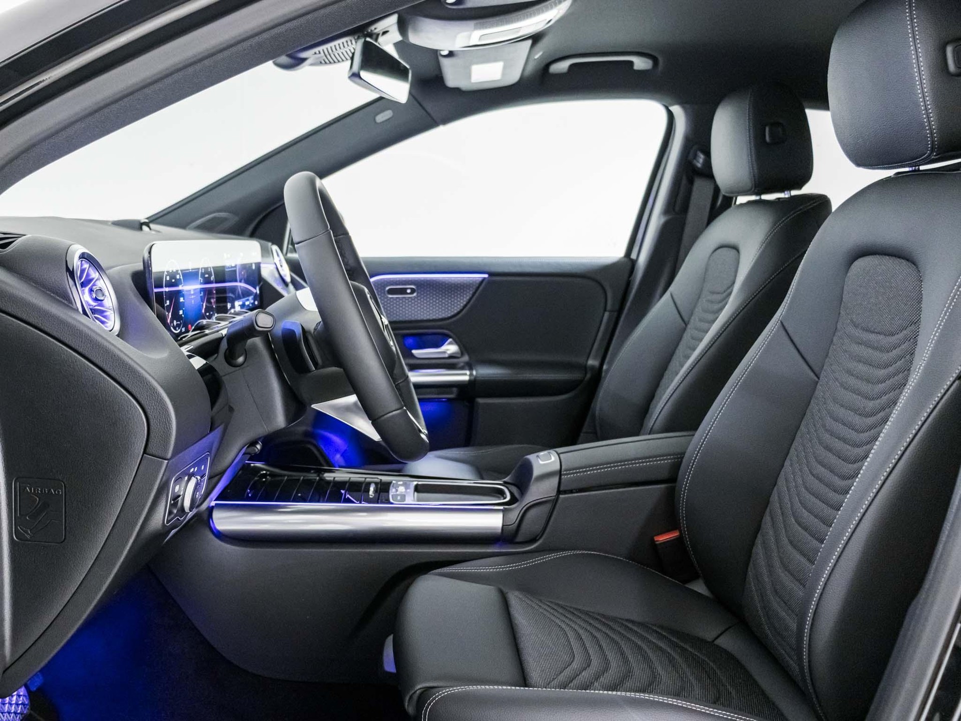 MERCEDES-BENZ GLA 200 "Night Star"-image-6