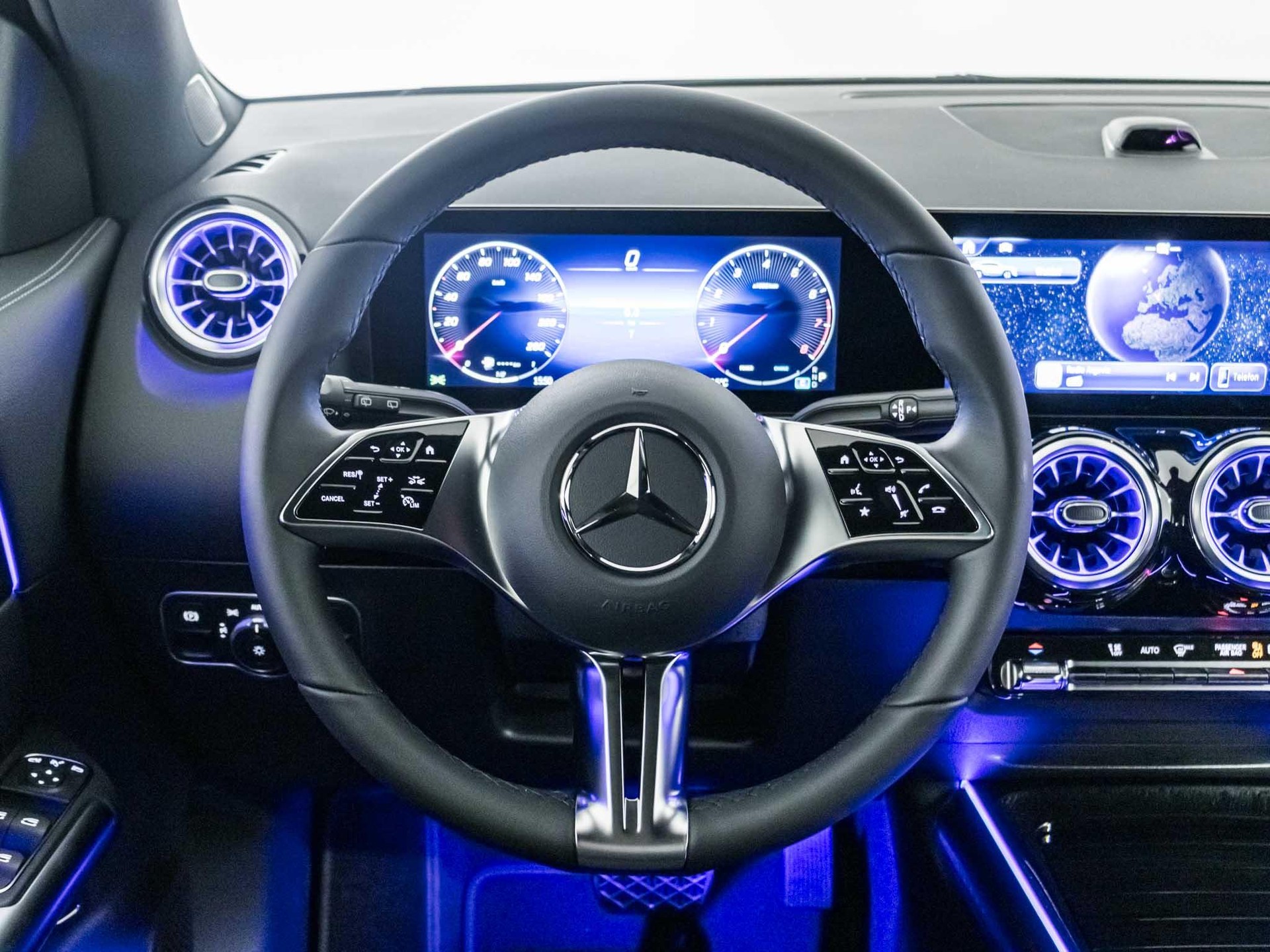 MERCEDES-BENZ GLA 200 "Night Star"-image-9