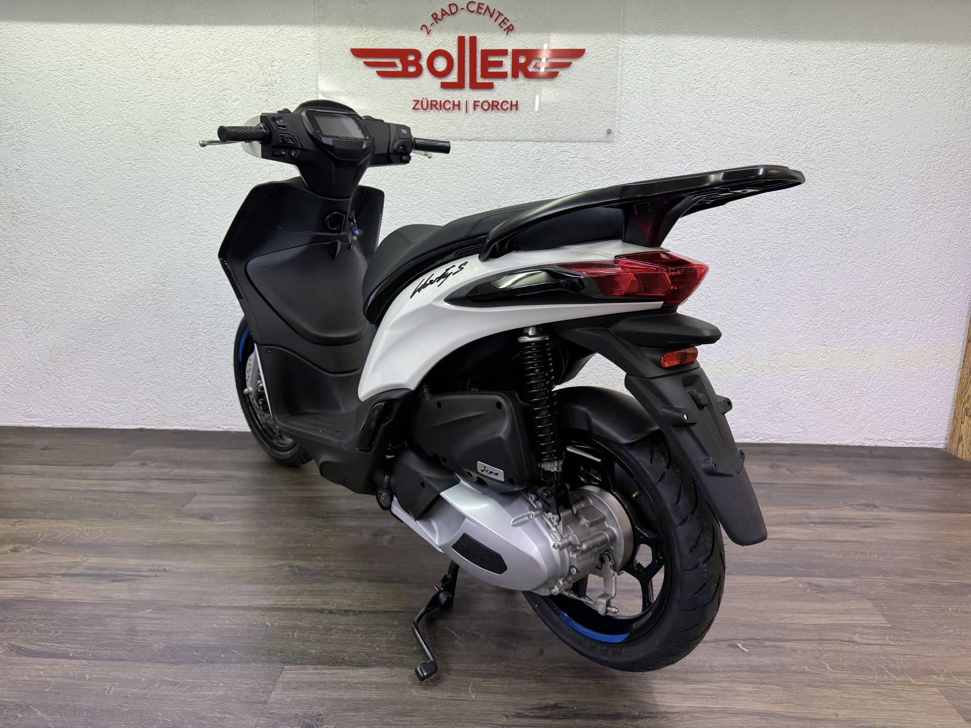 PIAGGIO Medley 125 Sport E5+-showroom-element-2