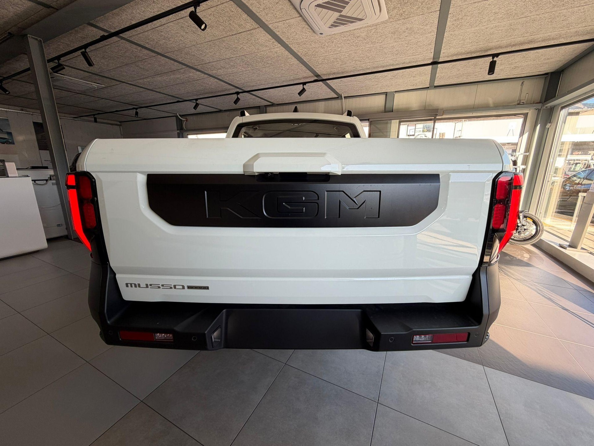 KGM-SsangYong Grand Musso 2.2 e-XDI Titanium-image-2