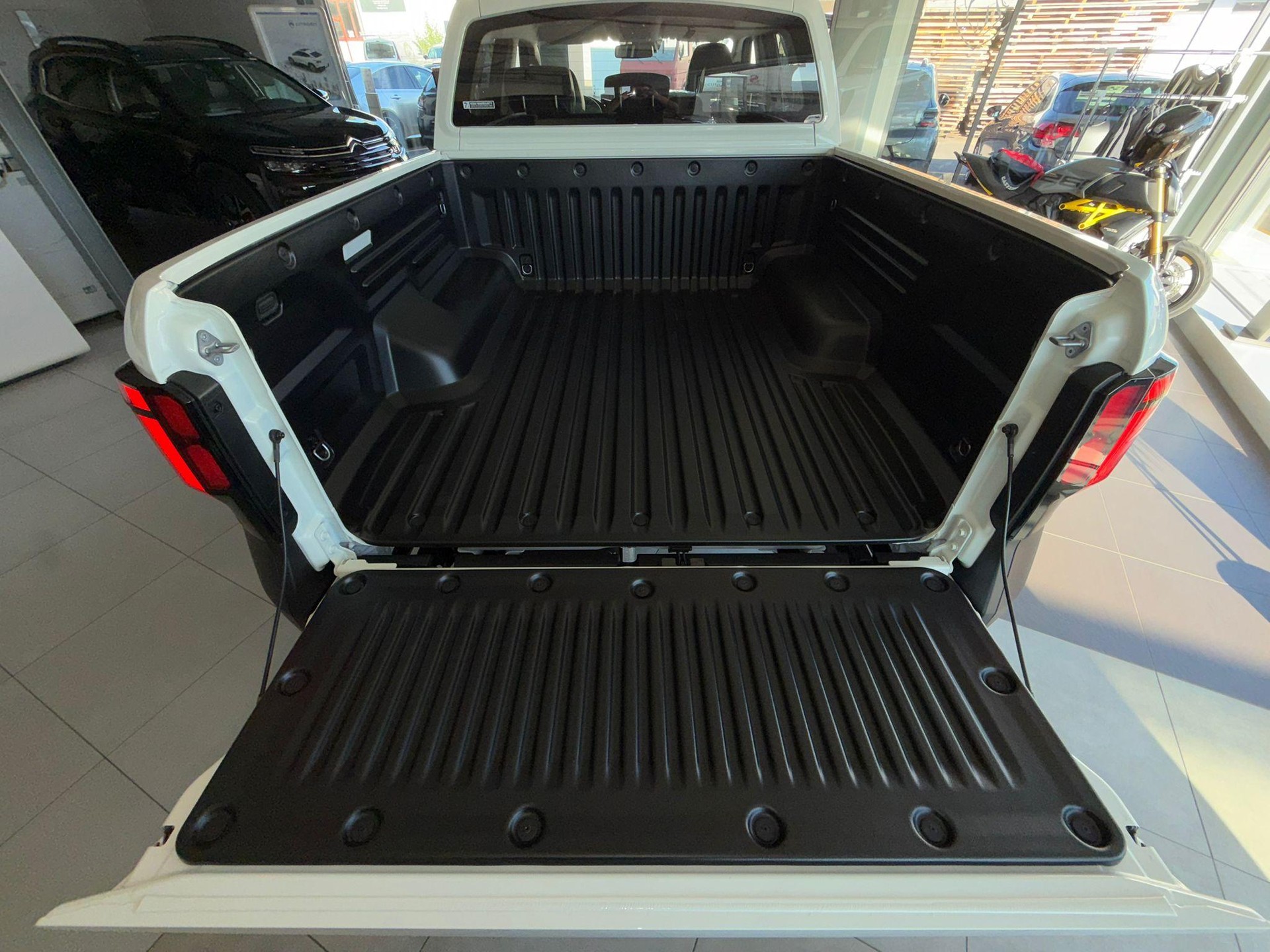 KGM-SsangYong Grand Musso 2.2 e-XDI Titanium-image-3