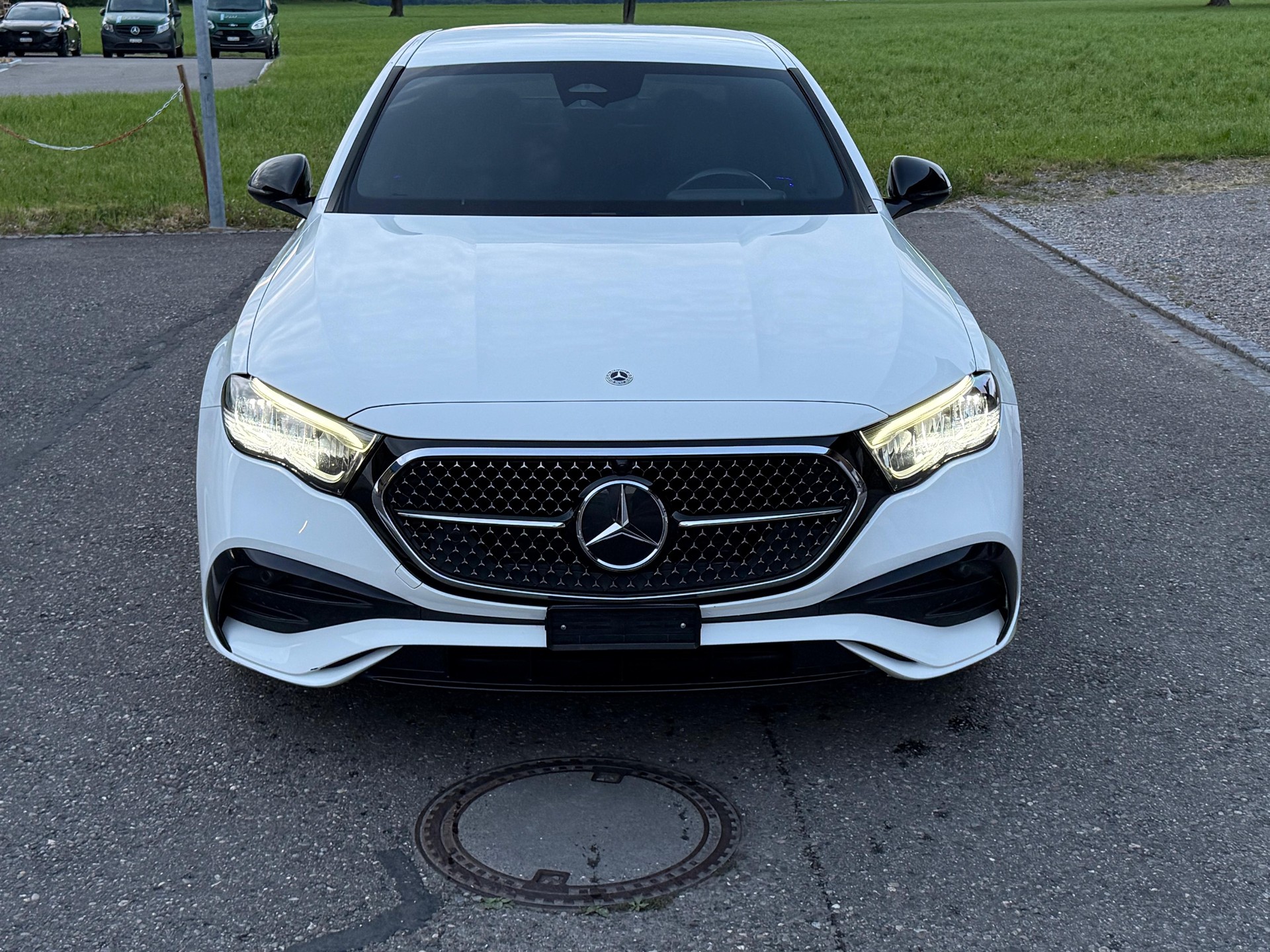 MERCEDES-BENZ E 200 AMG-image-2