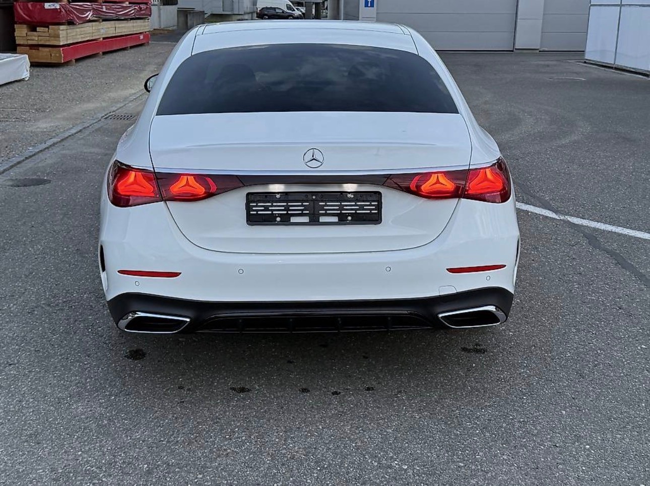 MERCEDES-BENZ E 200 AMG-image-0
