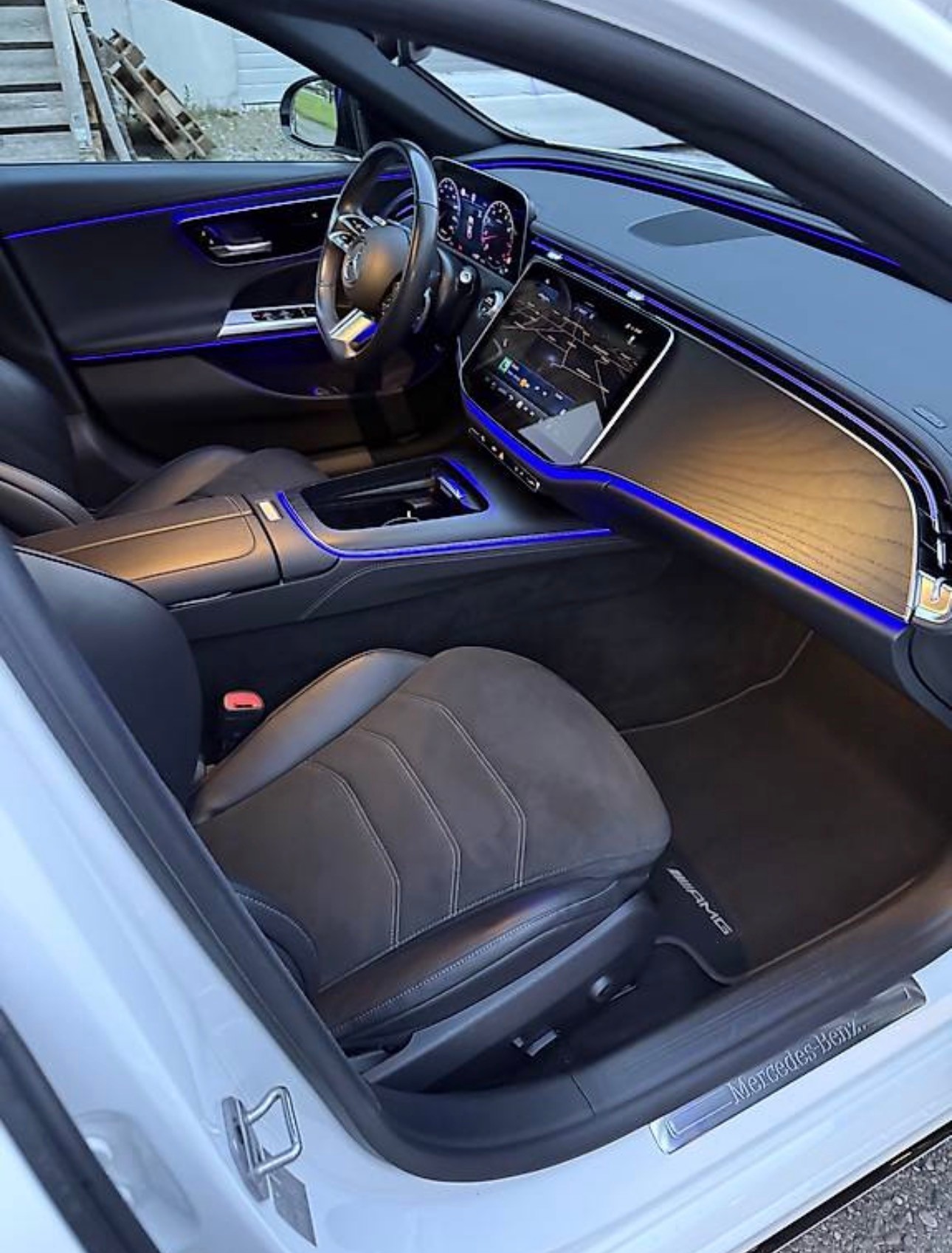 MERCEDES-BENZ E 200 AMG-image-3