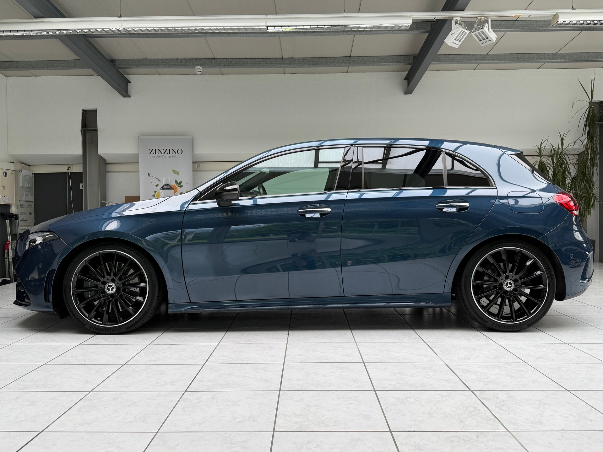 MERCEDES-BENZ A 250 4Matic AMG Line 4Matic 7G-DCT-image-1