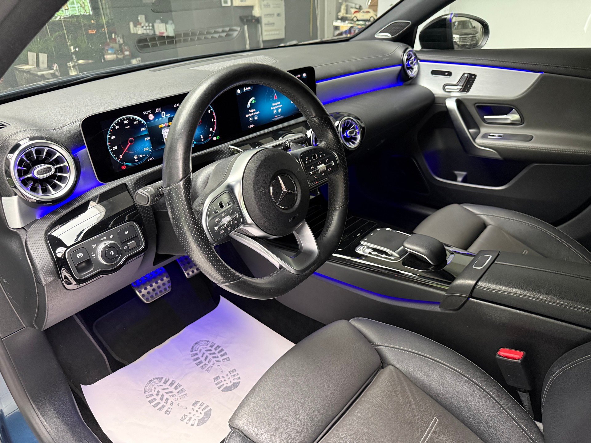 MERCEDES-BENZ A 250 4Matic AMG Line 4Matic 7G-DCT-image-10