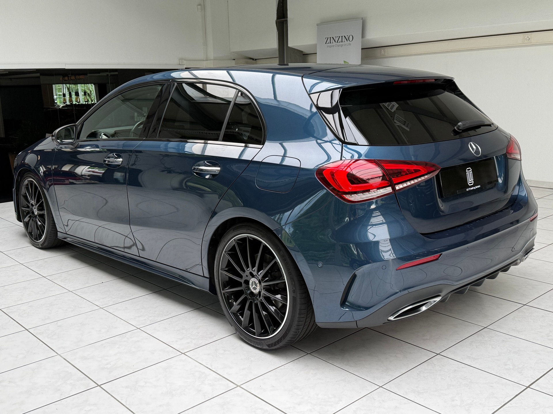 MERCEDES-BENZ A 250 4Matic AMG Line 4Matic 7G-DCT-image-2