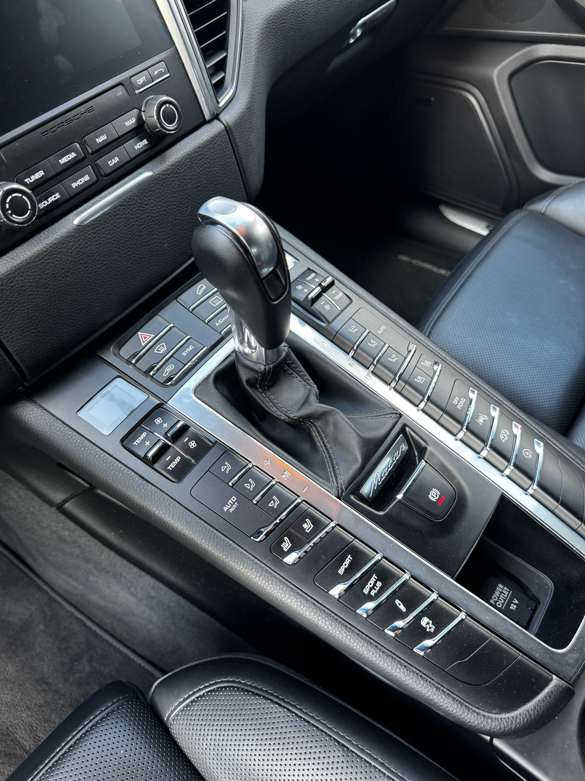 PORSCHE 3.0 V6 GTS-image-3