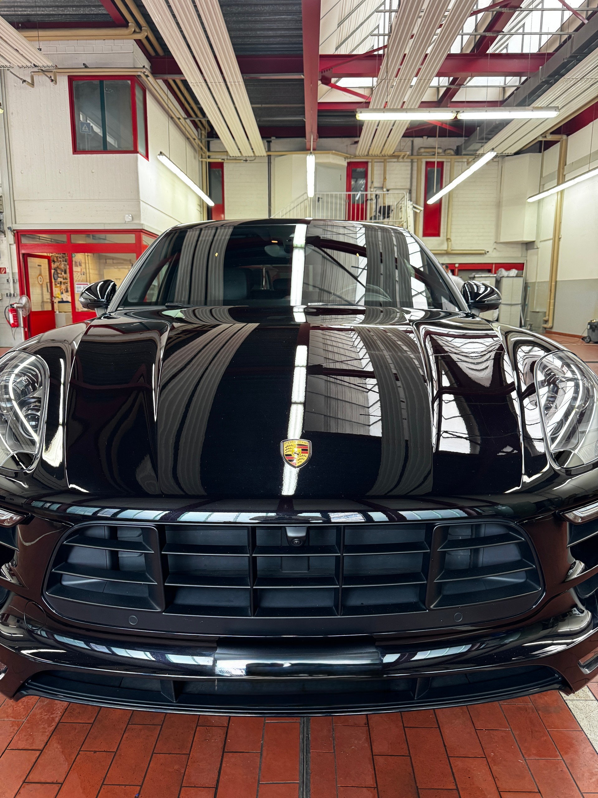 PORSCHE 3.0 V6 GTS-image-2