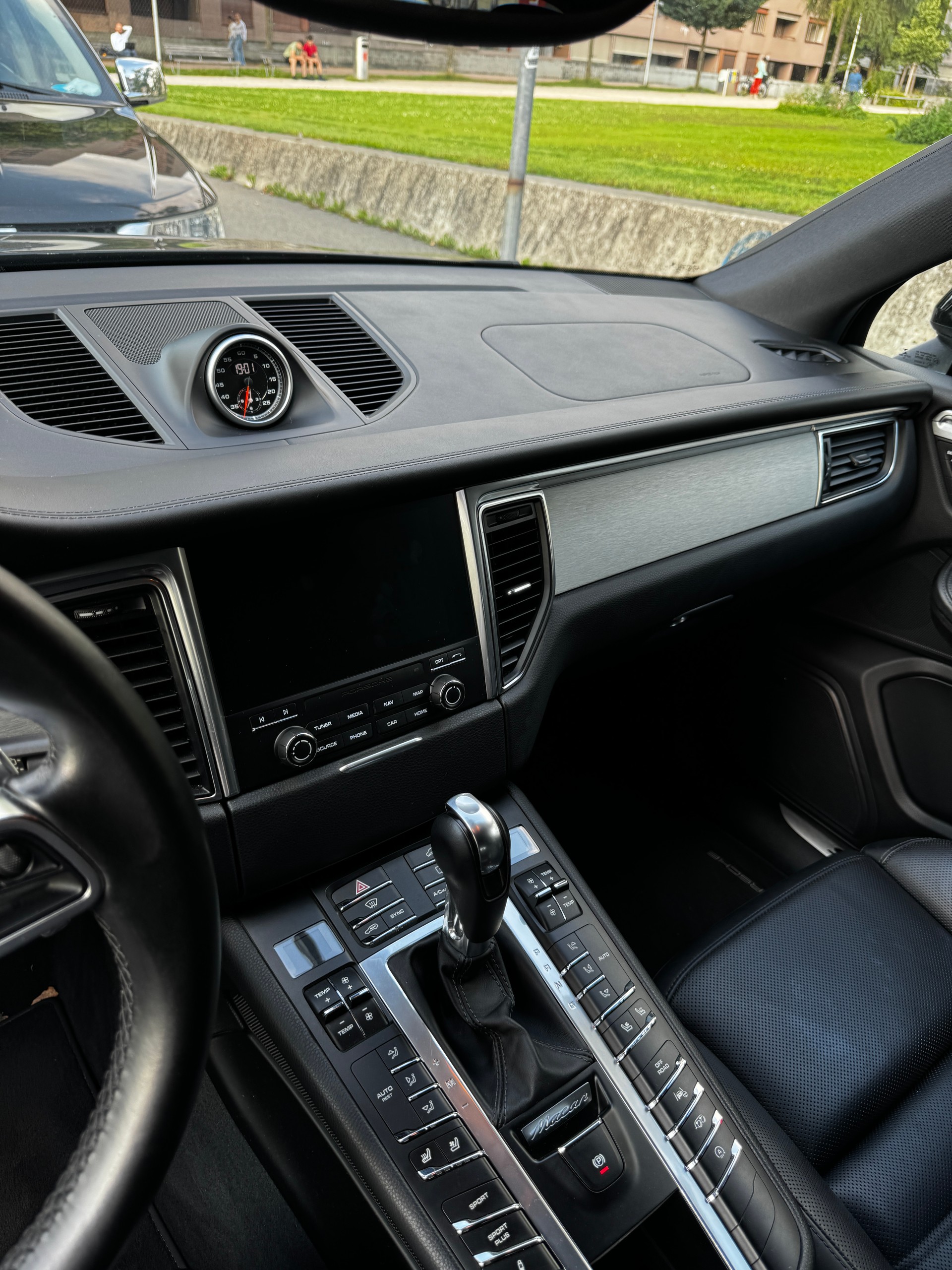 PORSCHE 3.0 V6 GTS-image-5