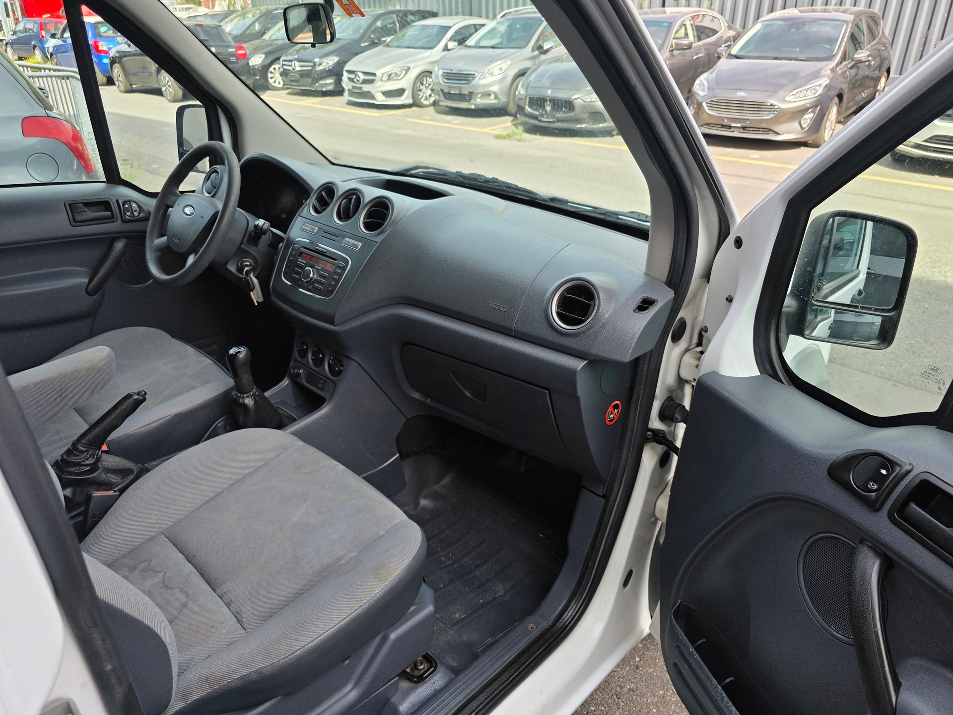 FORD Transit Connect Van T220 1.8 TDCi S Trend-image-5