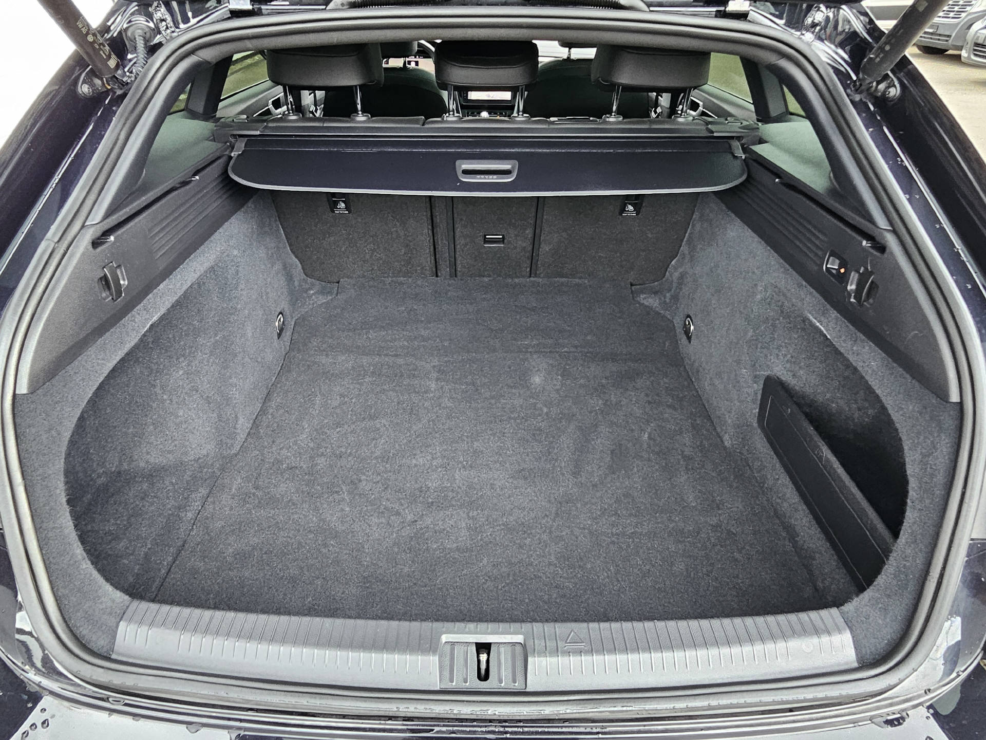 VW Arteon Shooting Brake 2.0 TSI R-Line DSG 4m* IQ Light Matrix LED * ACC * Anhängerkupplung *-image-30