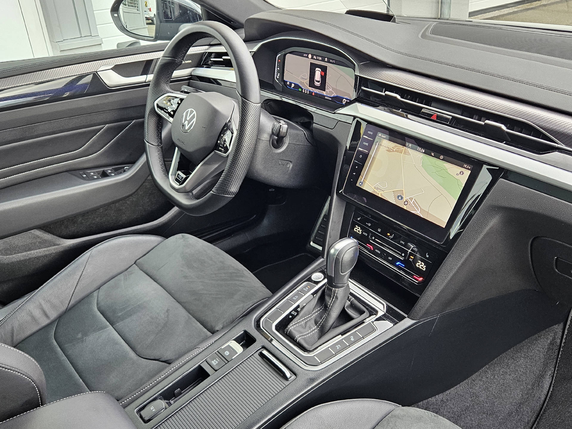 VW Arteon Shooting Brake 2.0 TSI R-Line DSG 4m* IQ Light Matrix LED * ACC * Anhängerkupplung *-image-27