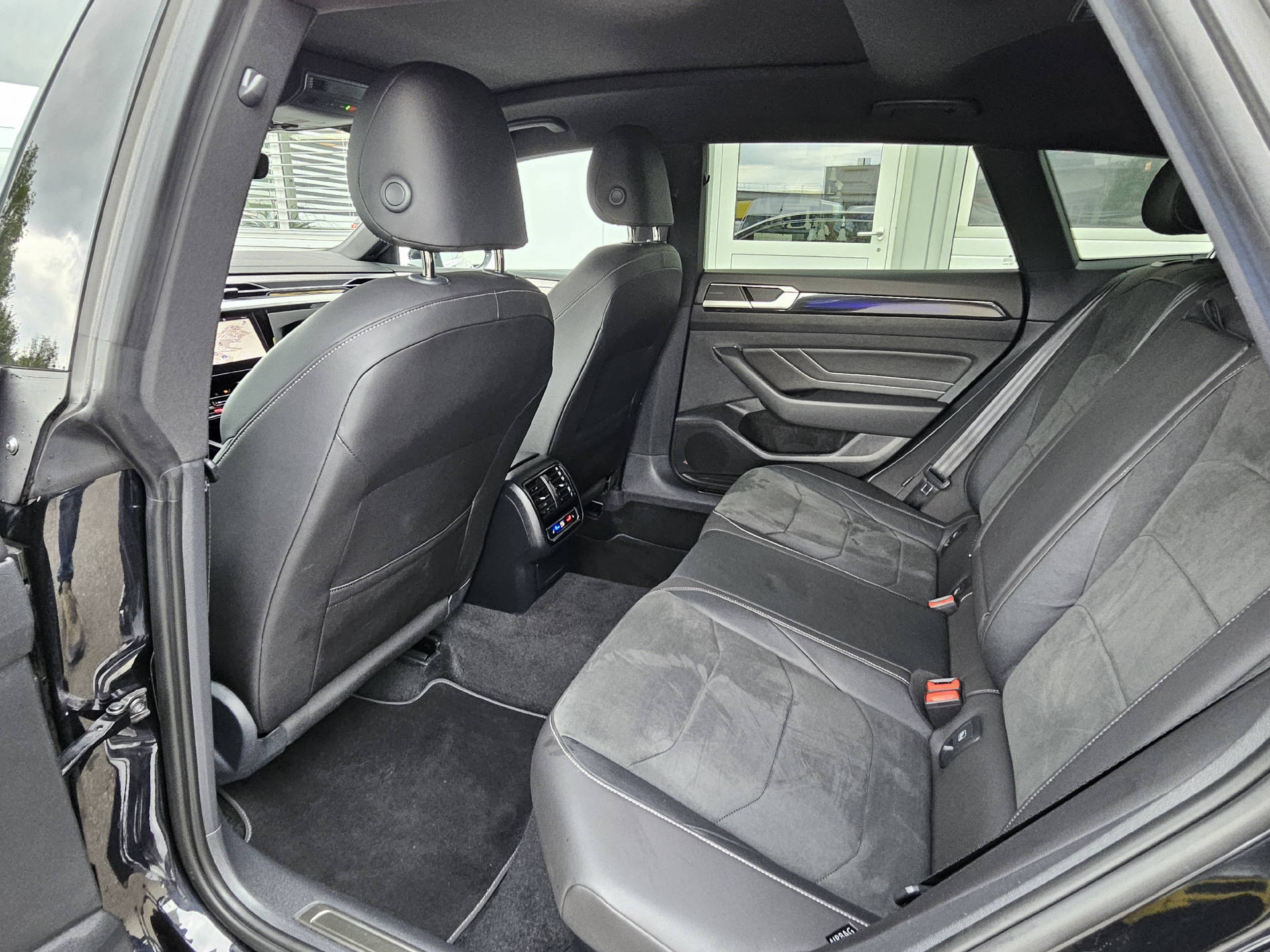 VW Arteon Shooting Brake 2.0 TSI R-Line DSG 4m* IQ Light Matrix LED * ACC * Anhängerkupplung *-image-20