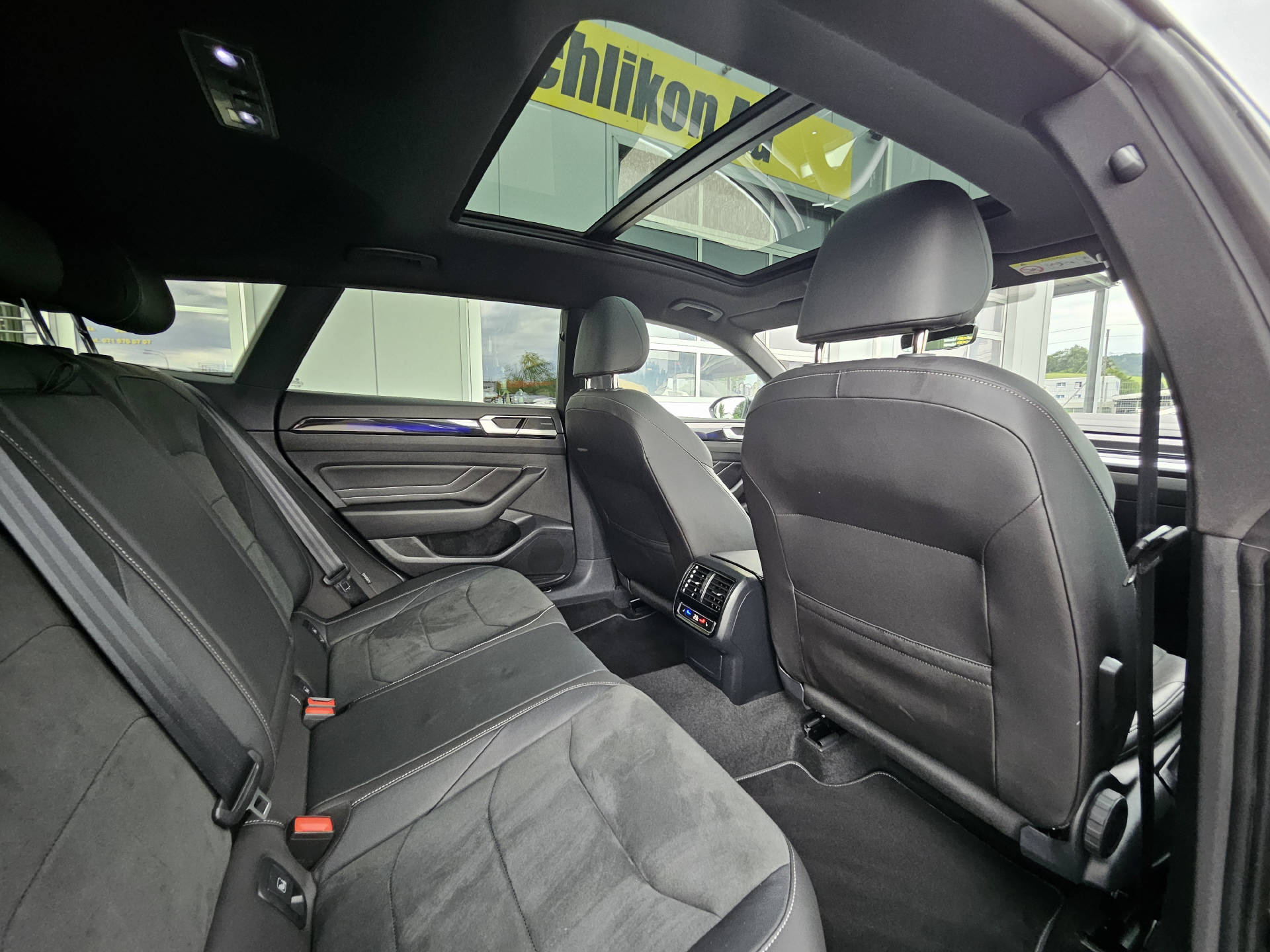 VW Arteon Shooting Brake 2.0 TSI R-Line DSG 4m* IQ Light Matrix LED * ACC * Anhängerkupplung *-image-25