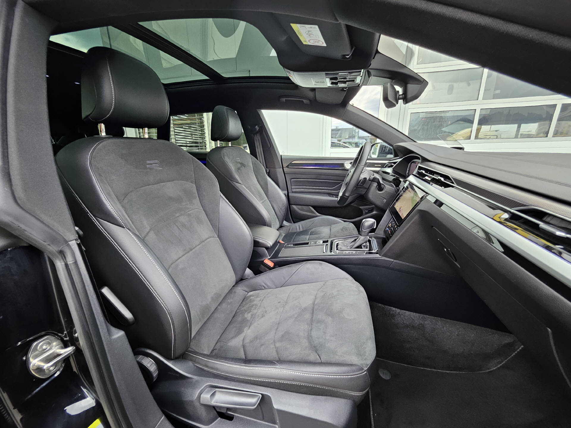 VW Arteon Shooting Brake 2.0 TSI R-Line DSG 4m* IQ Light Matrix LED * ACC * Anhängerkupplung *-image-26