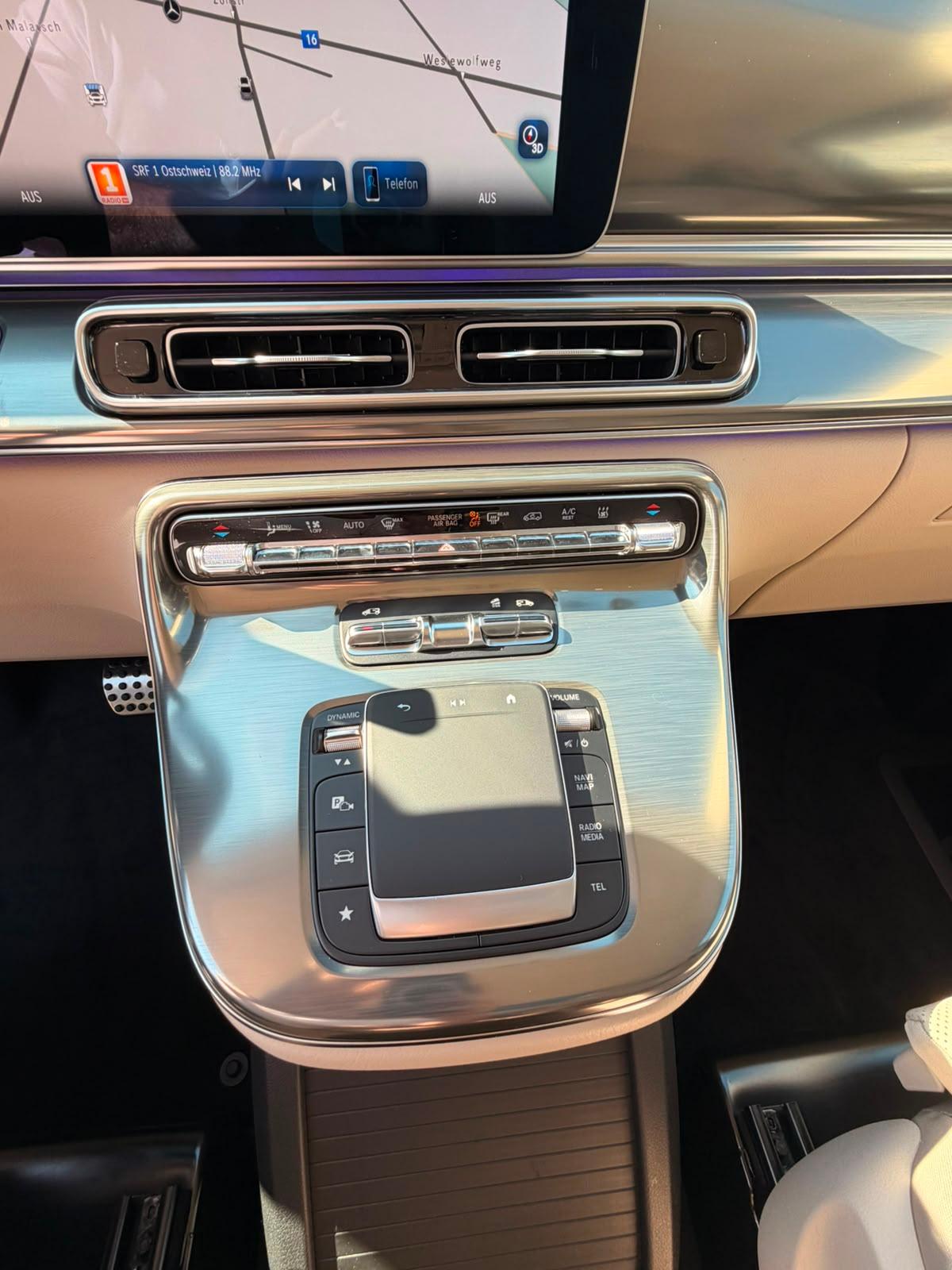 MERCEDES-BENZ V 300 d Exclusive lang Van-image-10