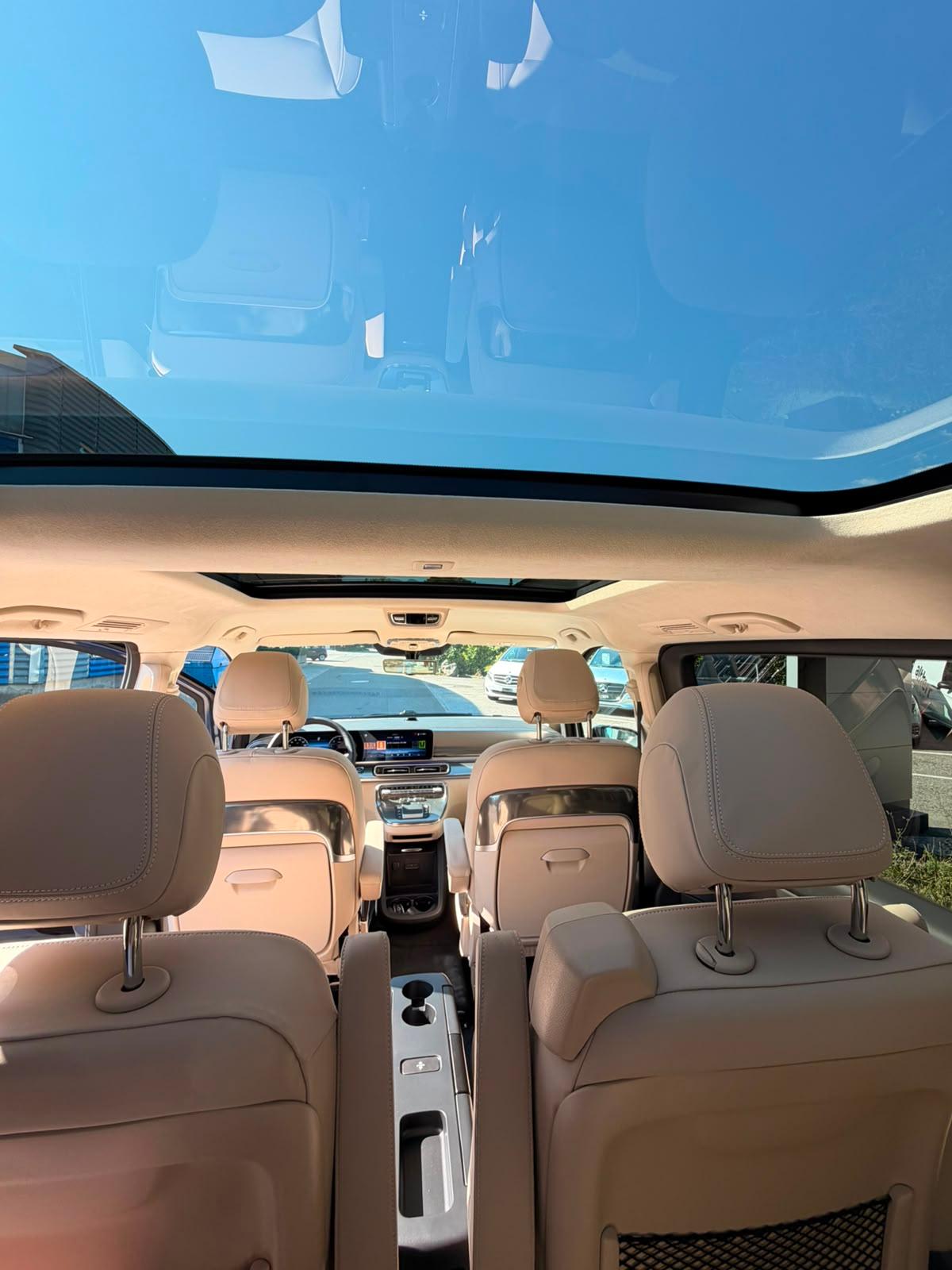 MERCEDES-BENZ V 300 d Exclusive lang Van-image-16