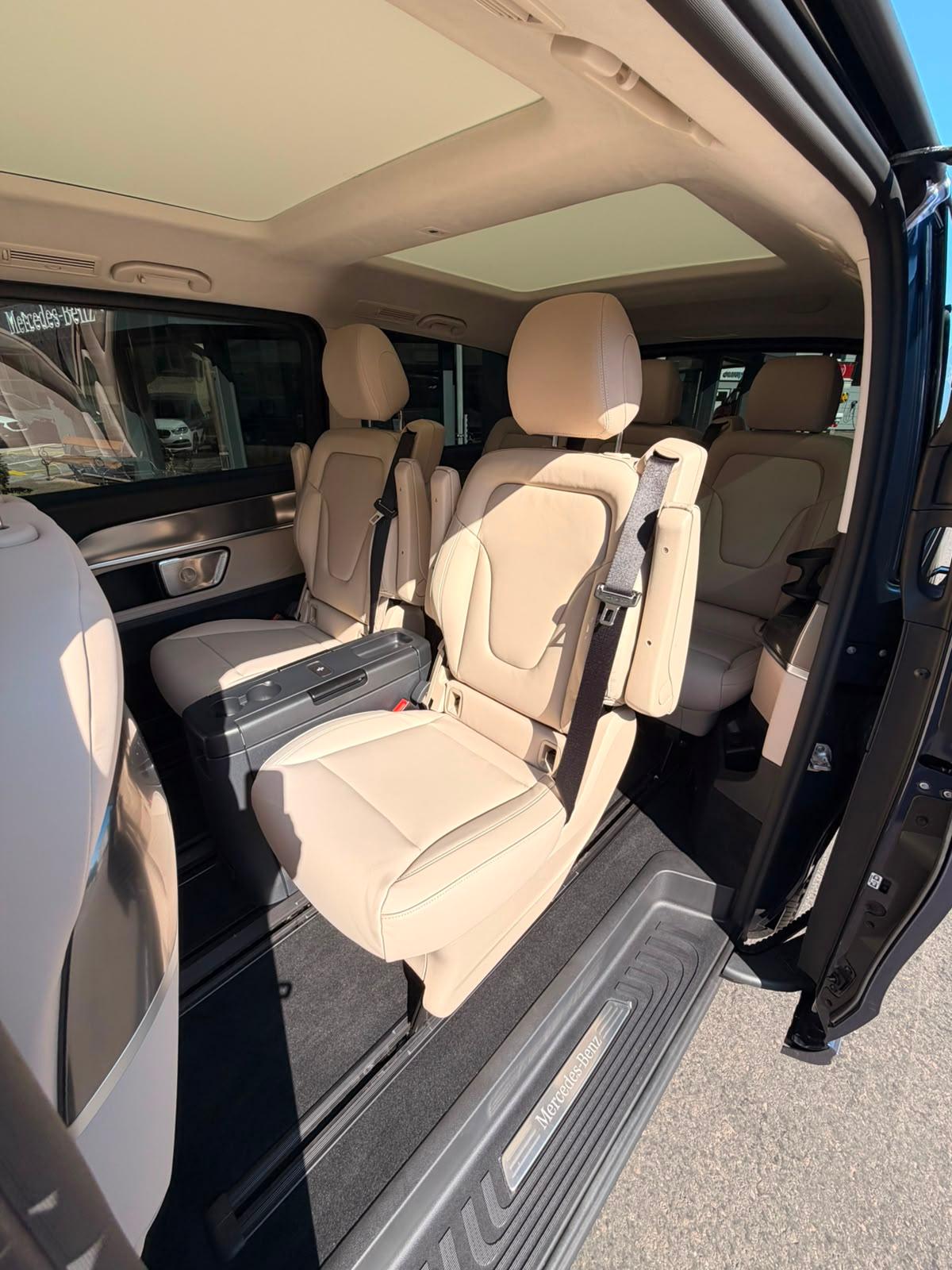 MERCEDES-BENZ V 300 d Exclusive lang Van-image-14