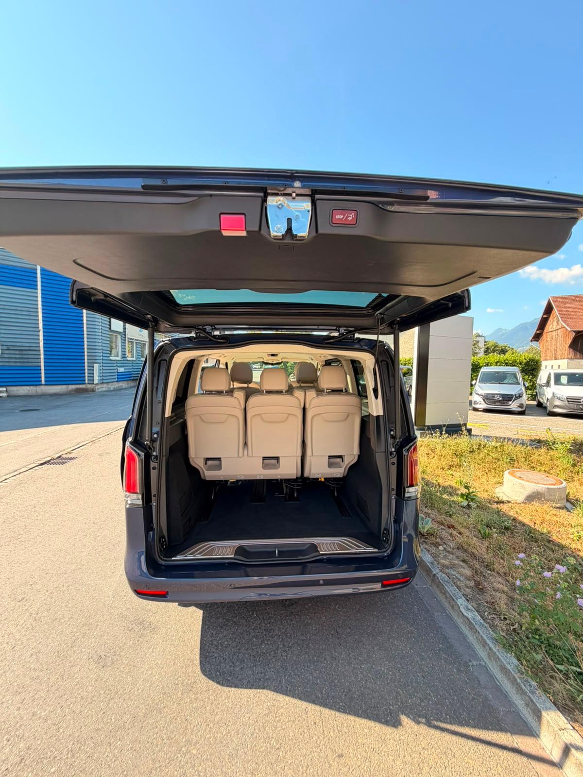 MERCEDES-BENZ V 300 d Exclusive lang Van-image-13