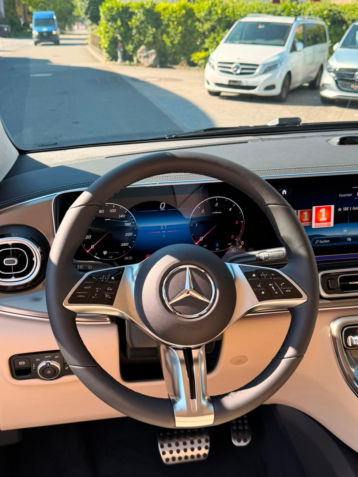 MERCEDES-BENZ V 300 d Exclusive lang Van-image-8