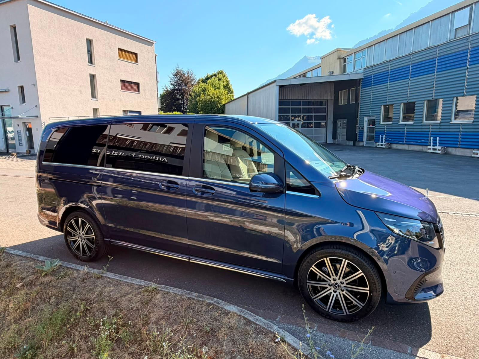 MERCEDES-BENZ V 300 d Exclusive lang Van-image-3