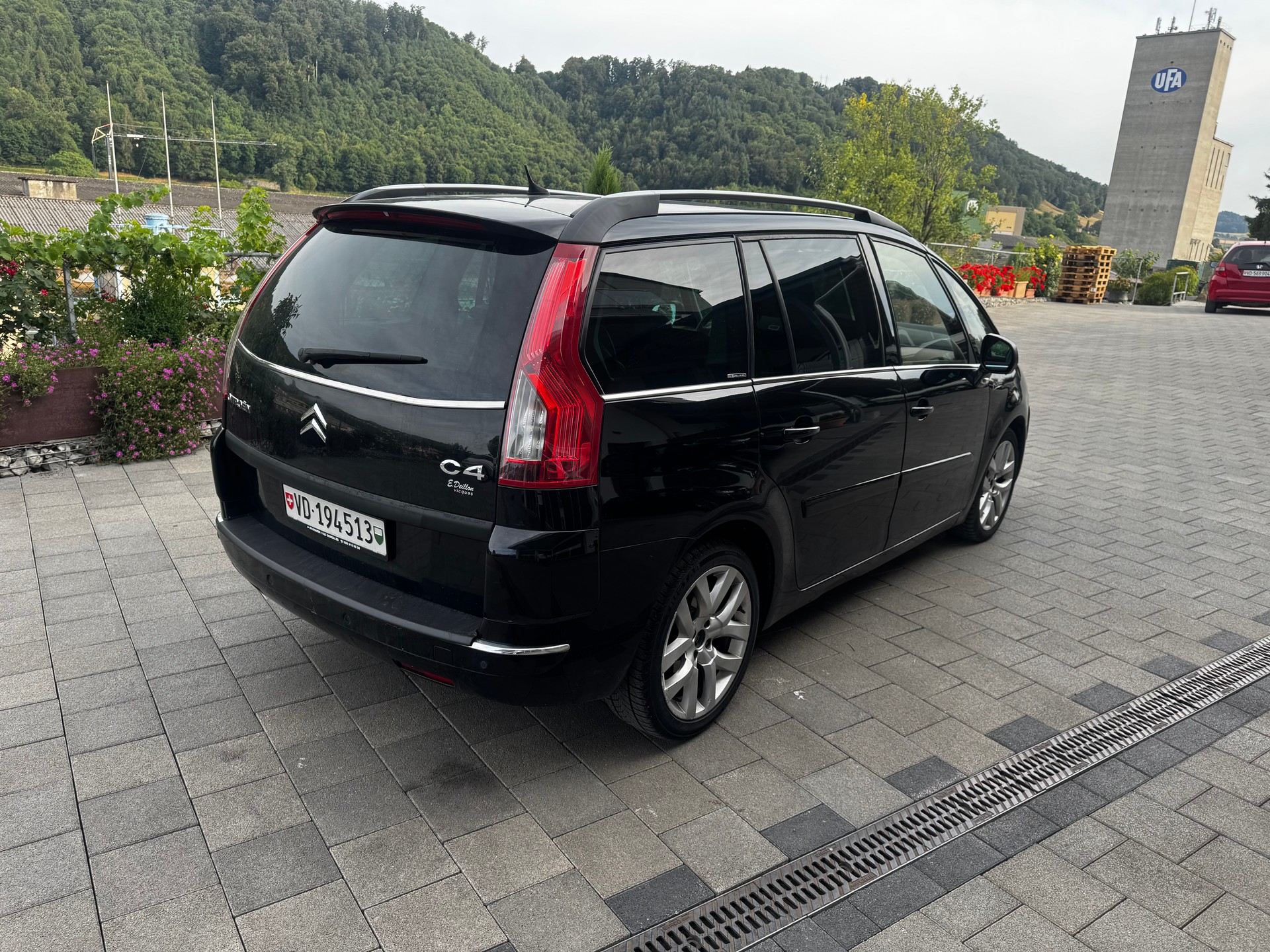 CITROEN Grand C4 Picasso 2.0 HDI Dynamique Automatic-image-3