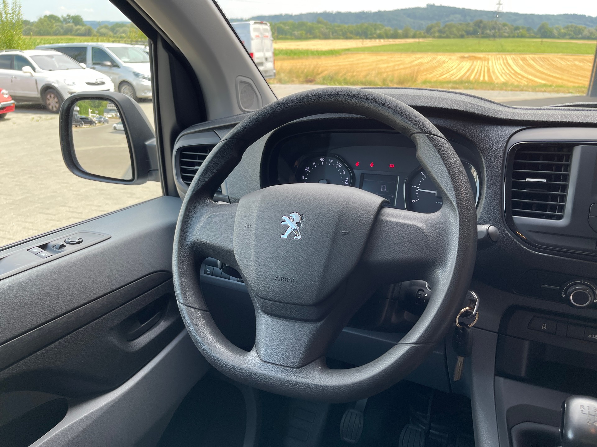 PEUGEOT Expert 2.0 BlueHDi 120 S&S Premium Standard-image-8