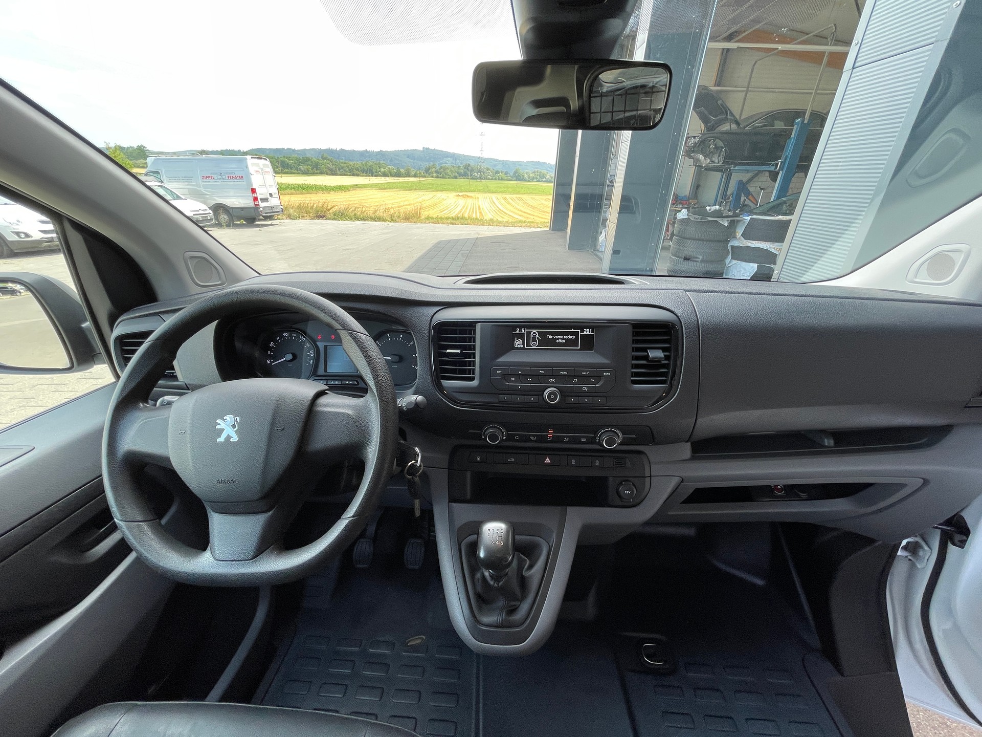 PEUGEOT Expert 2.0 BlueHDi 120 S&S Premium Standard-image-7