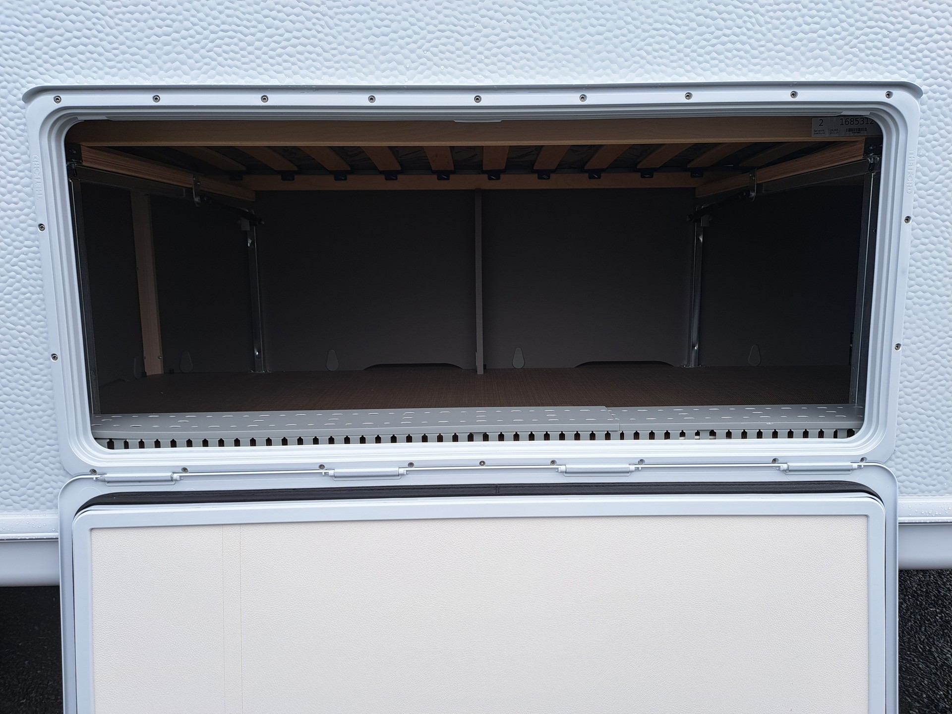 BÜRSTNER Averso Plus 490 TL B66-image-12