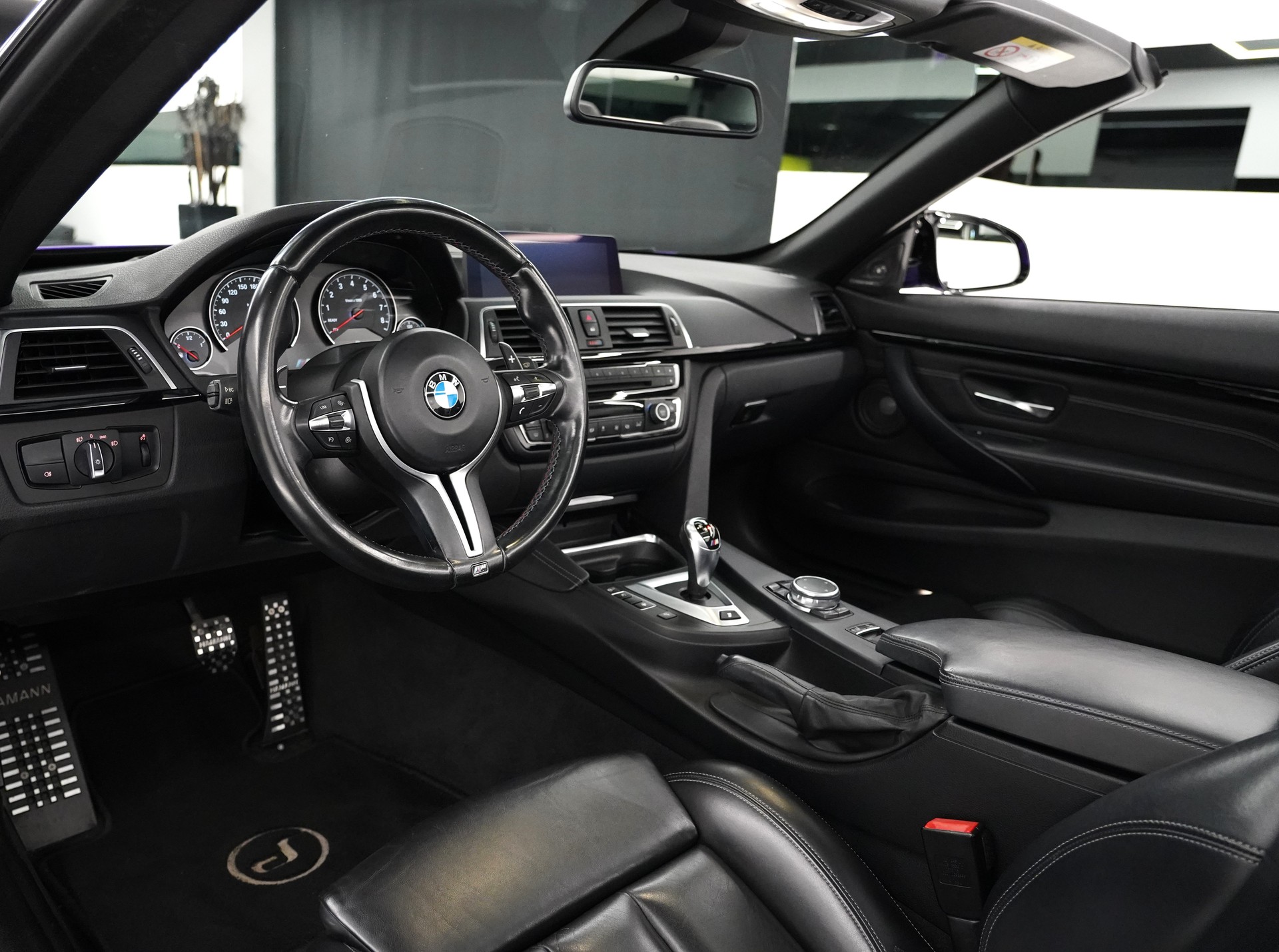 BMW M4 Cabrio-image-9