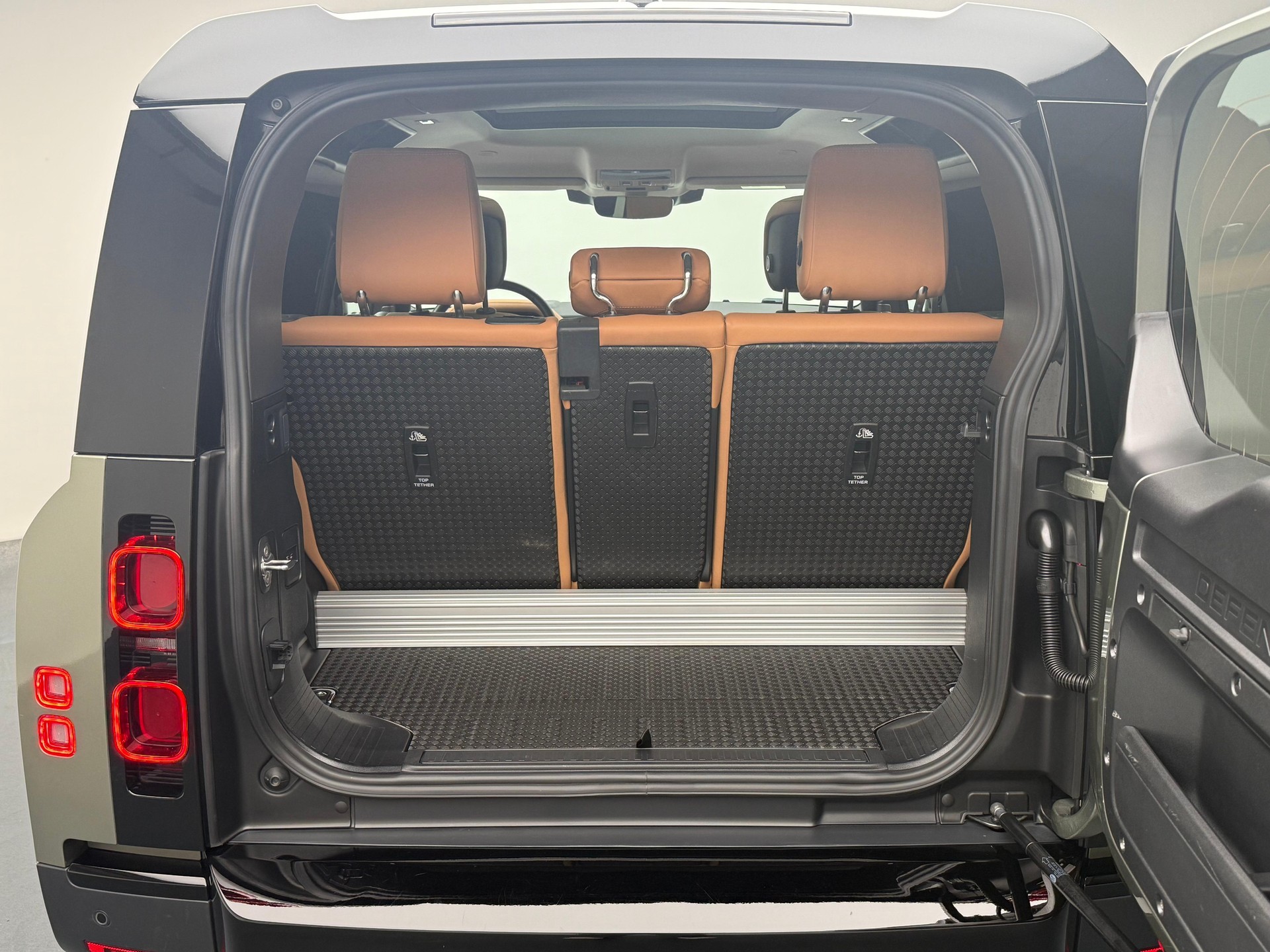 LAND ROVER Defender 90 3.0 D I6 300 SE-image-11