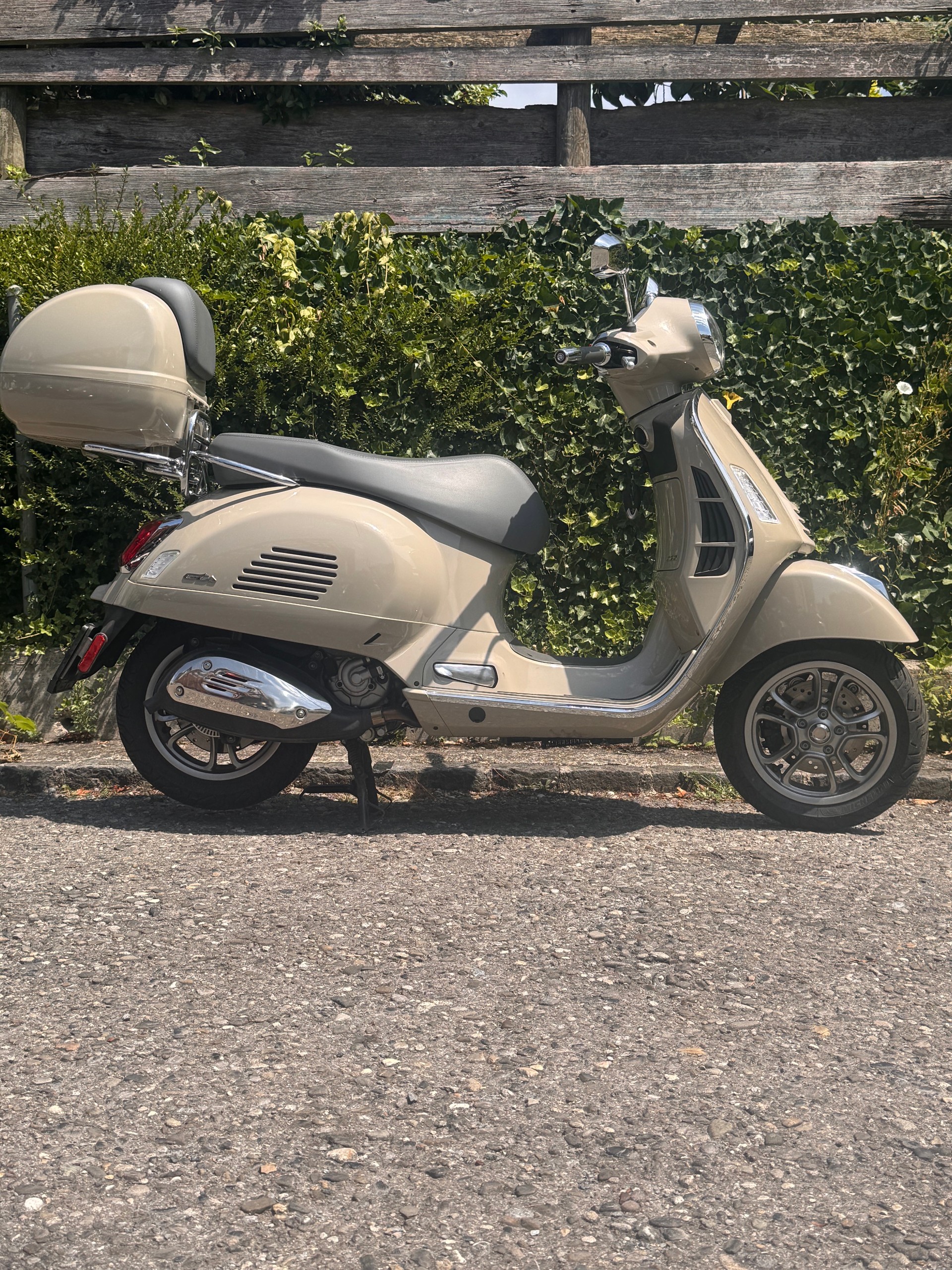 PIAGGIO Vespa GTS 300 ABS-showroom-element-3