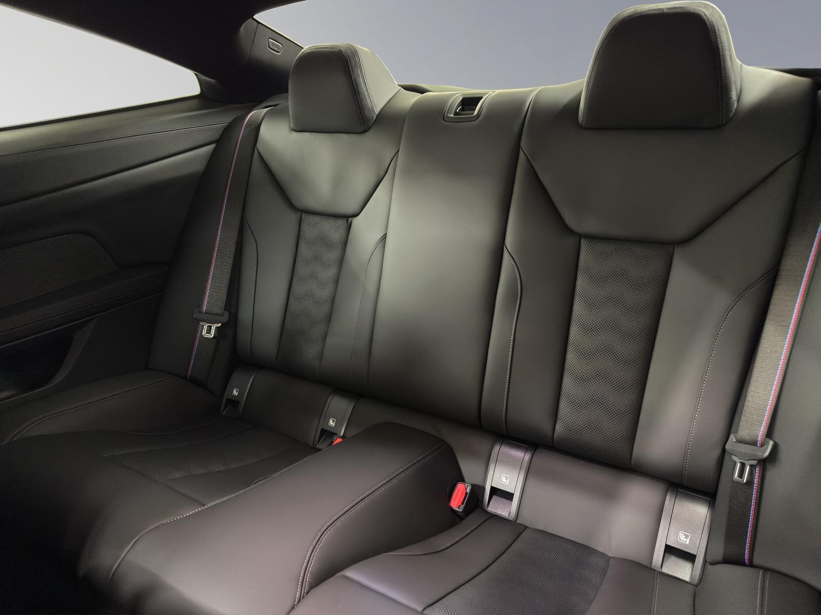 BMW M4 Competition xDrive Coupé-image-15