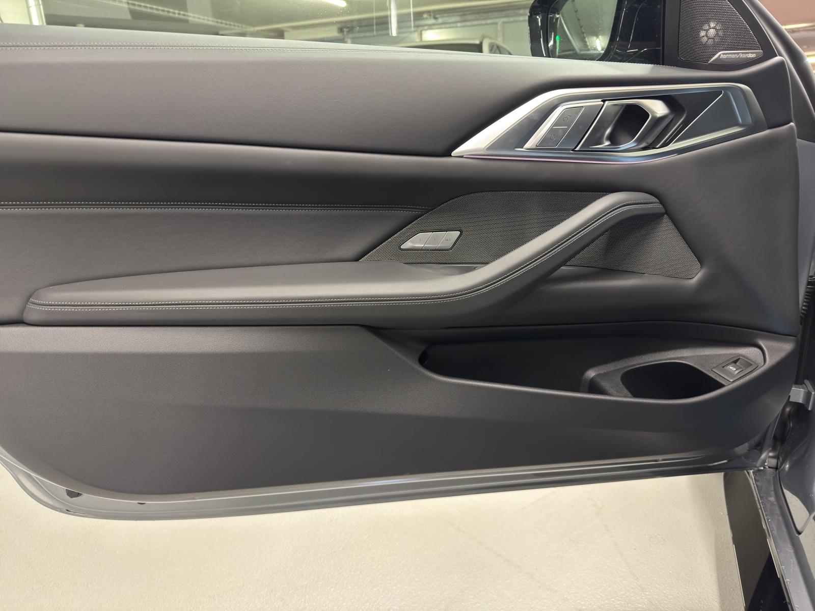 BMW M4 Competition xDrive Coupé-image-14