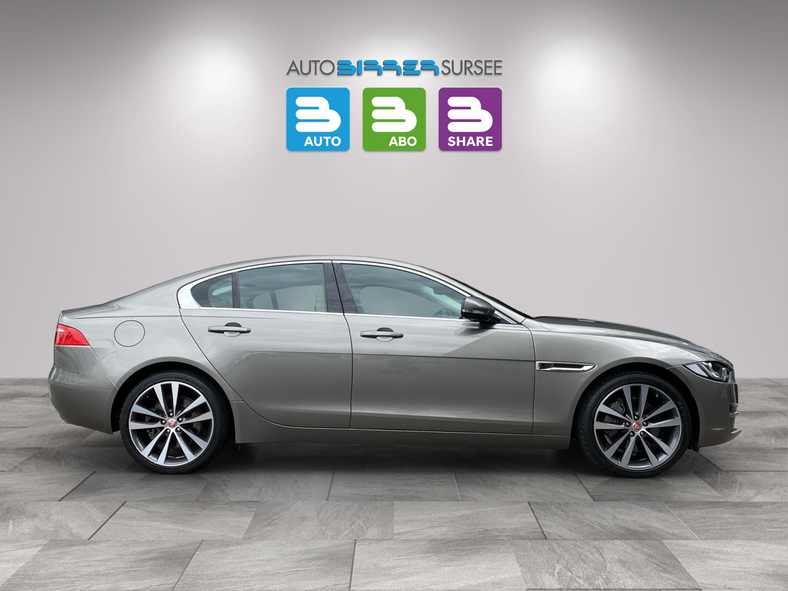 JAGUAR XE 2.0 D 180 Prestige AWD-image-3