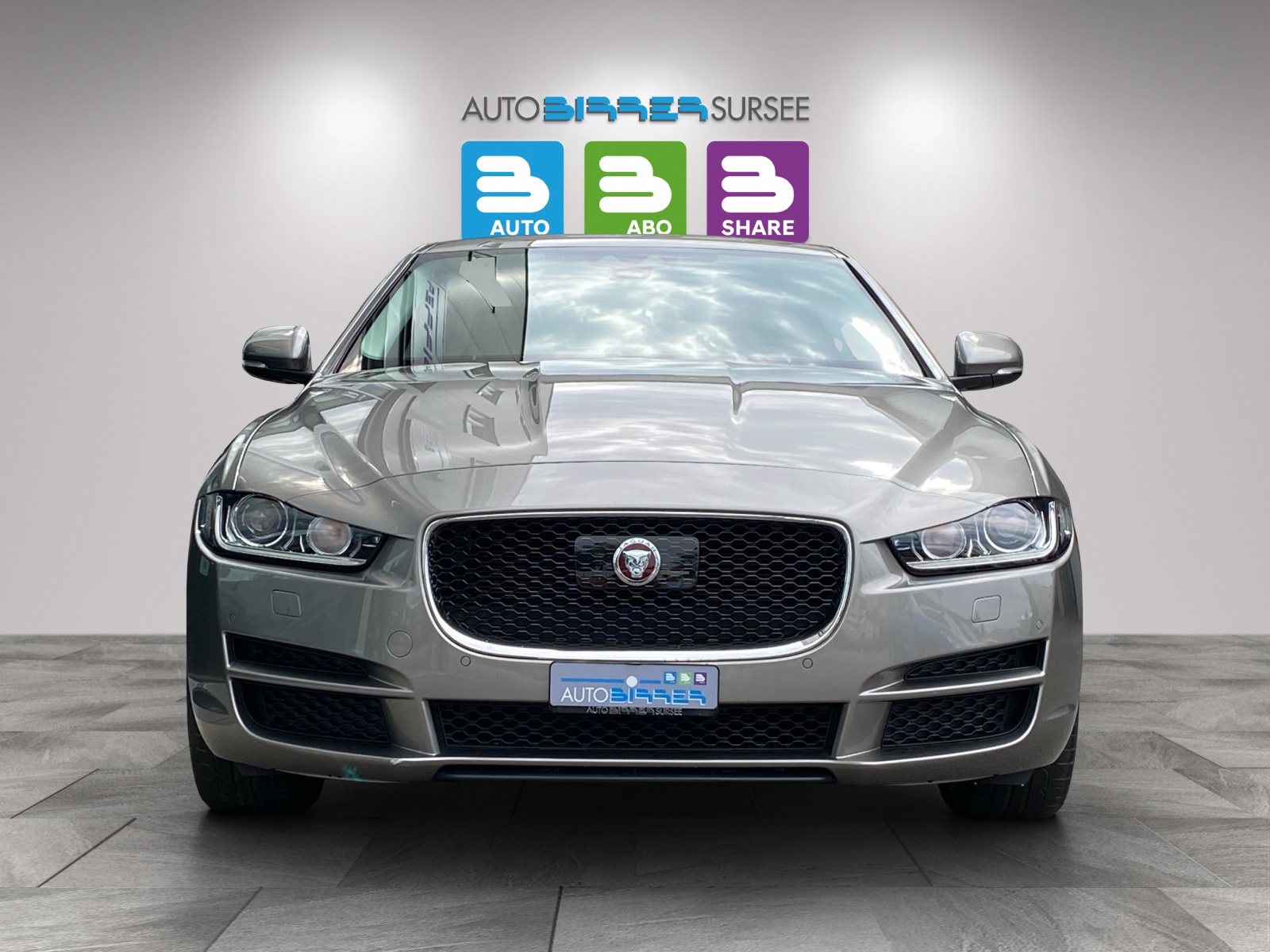 JAGUAR XE 2.0 D 180 Prestige AWD-image-1