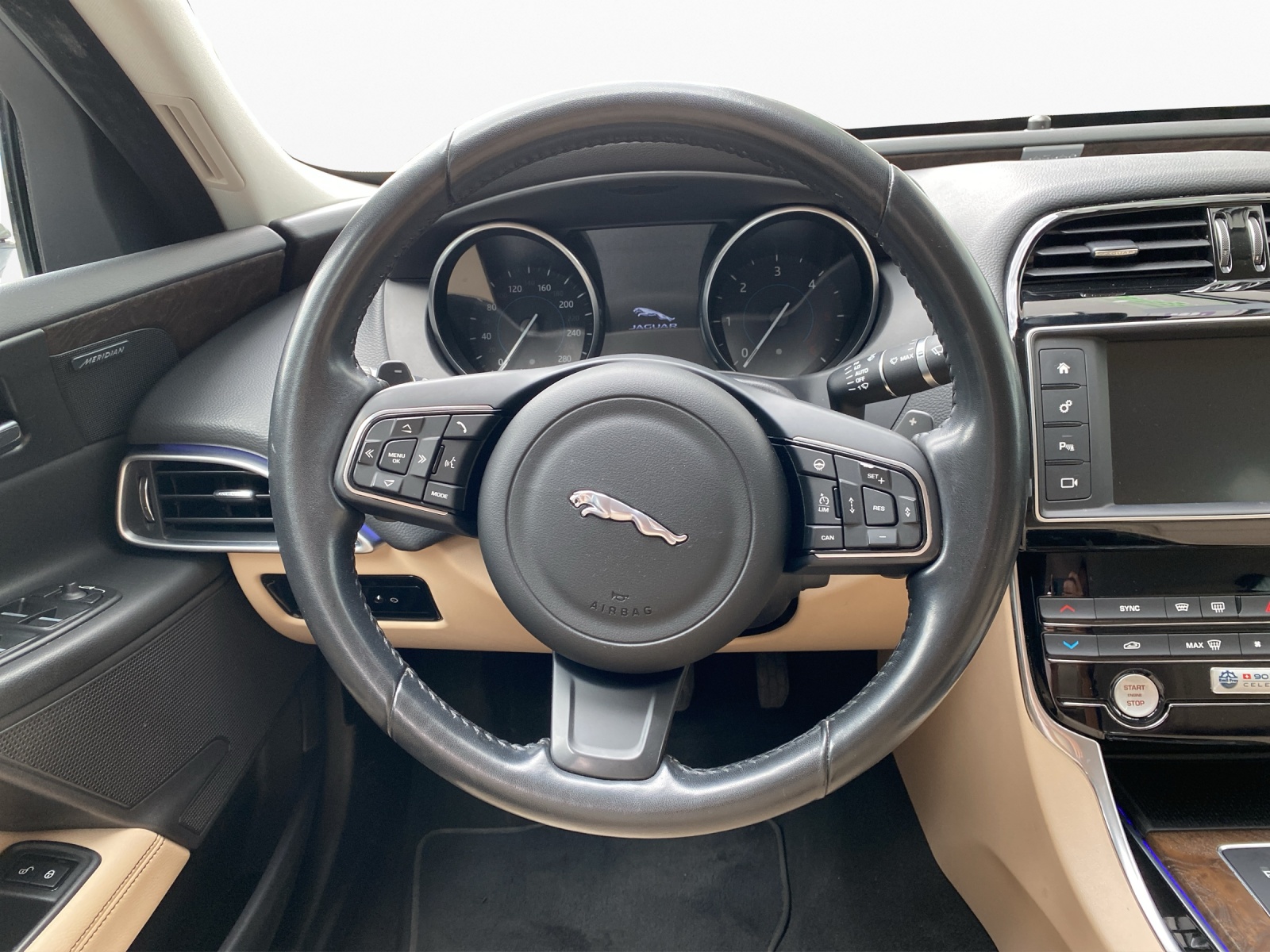 JAGUAR XE 2.0 D 180 Prestige AWD-image-12