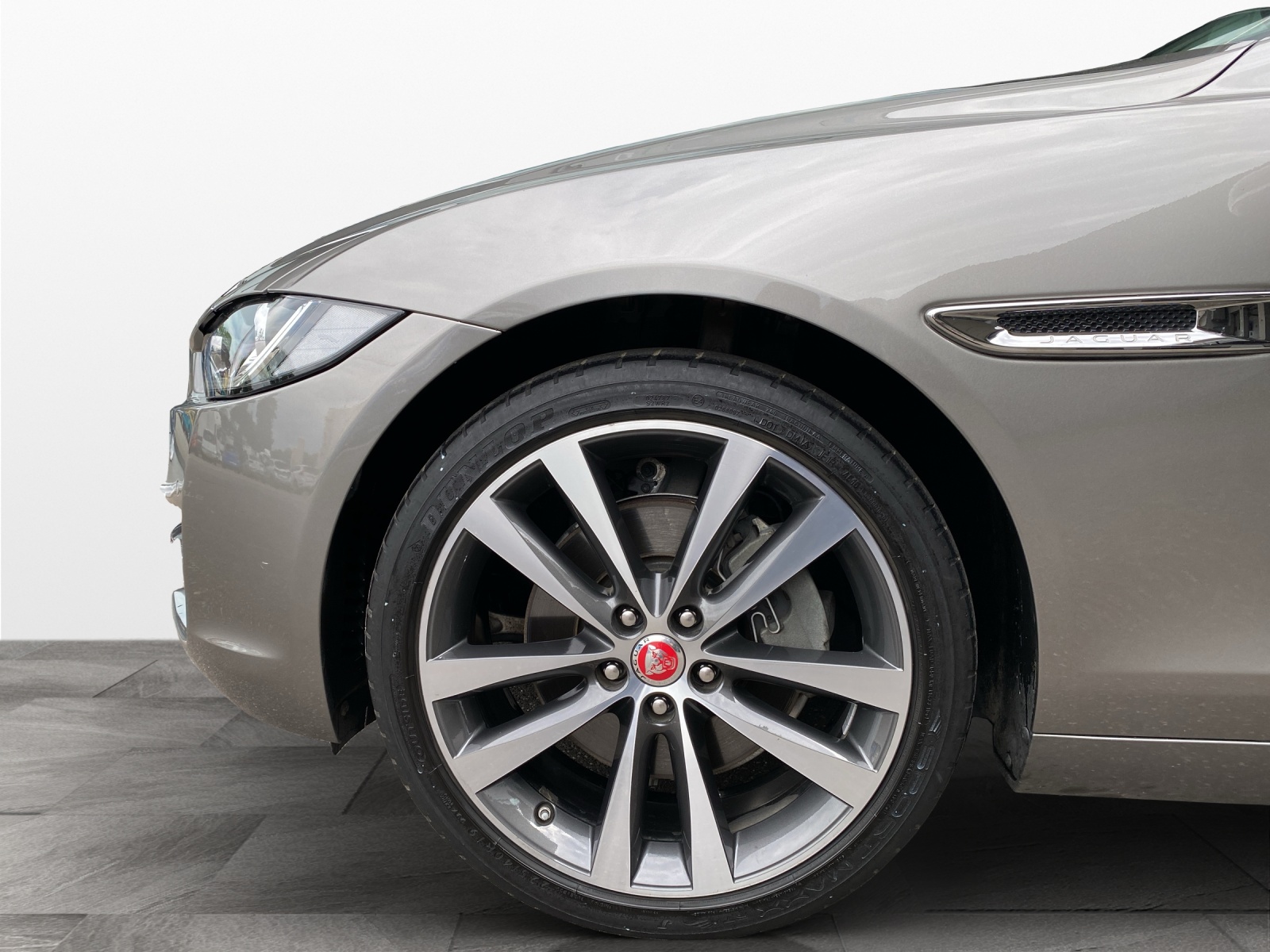 JAGUAR XE 2.0 D 180 Prestige AWD-image-8