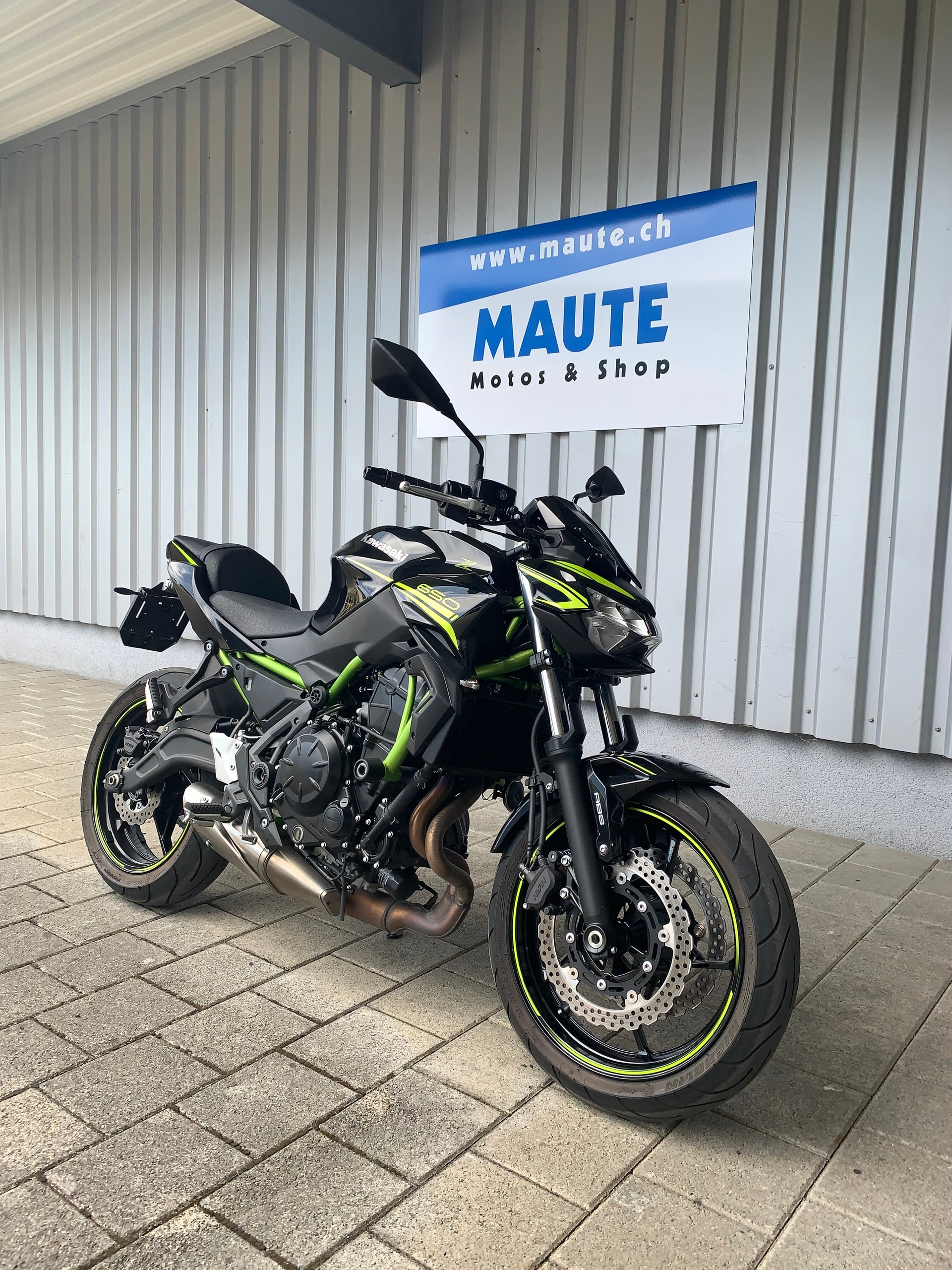 KAWASAKI Z 650 (35kW)-showroom-element-2