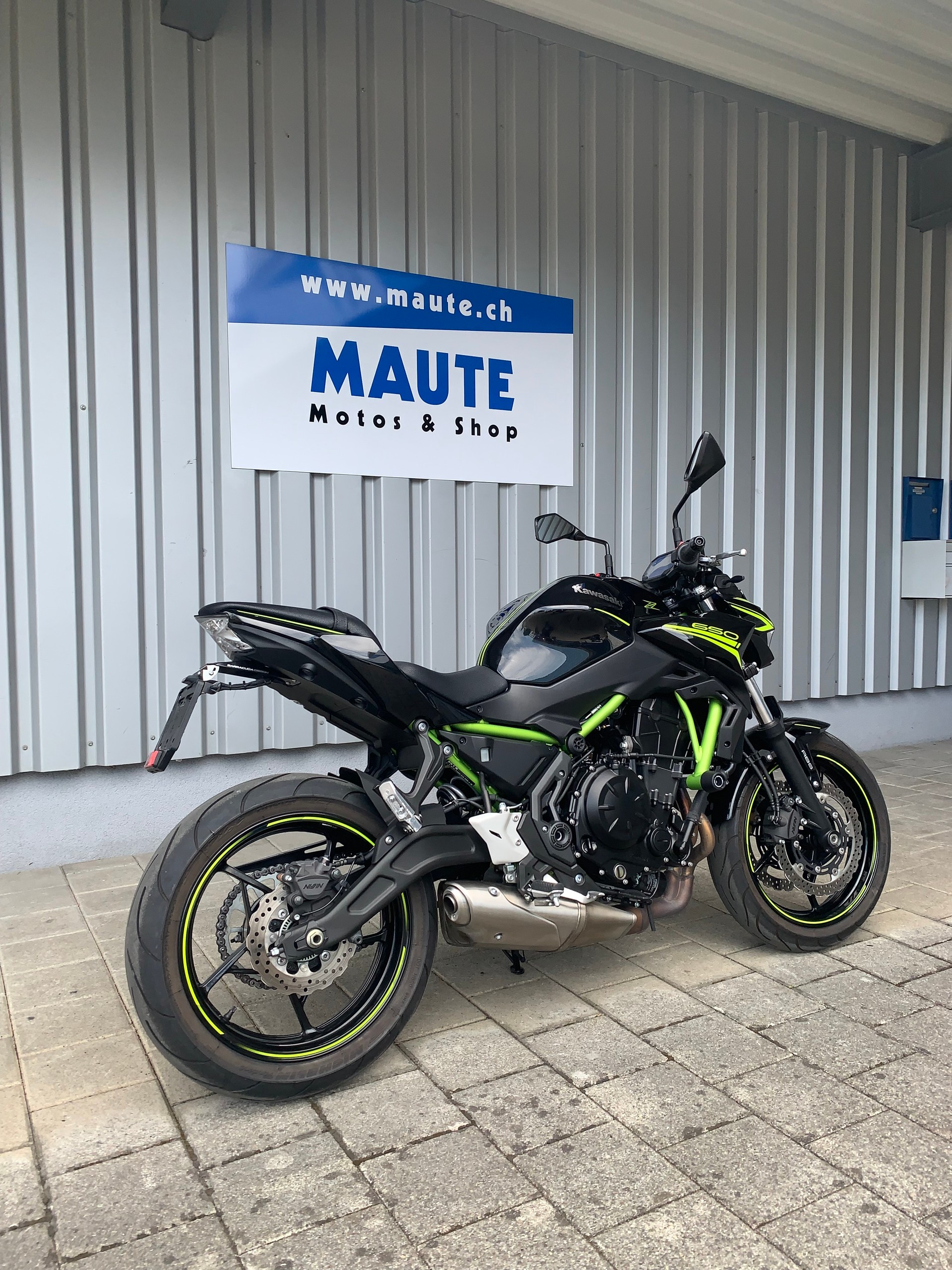 KAWASAKI Z 650 (35kW)-showroom-element-3