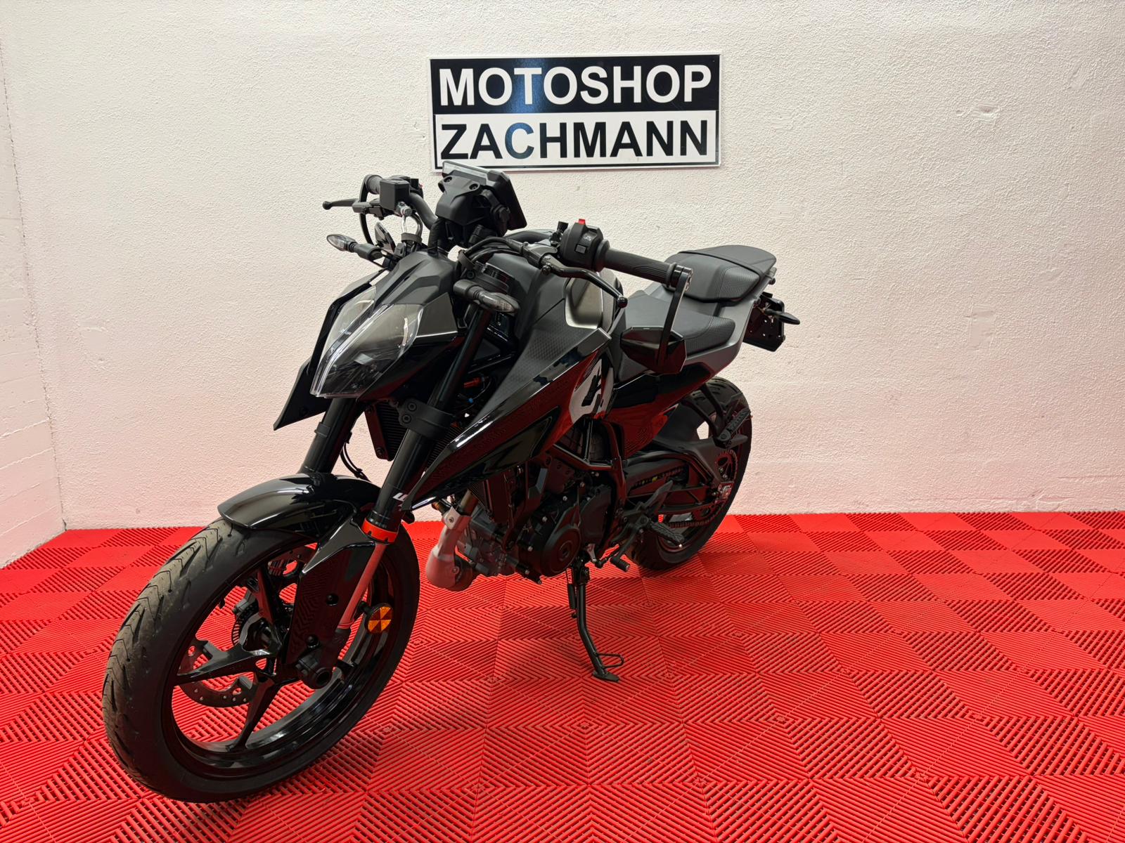 KTM 125 Duke-showroom-element-2