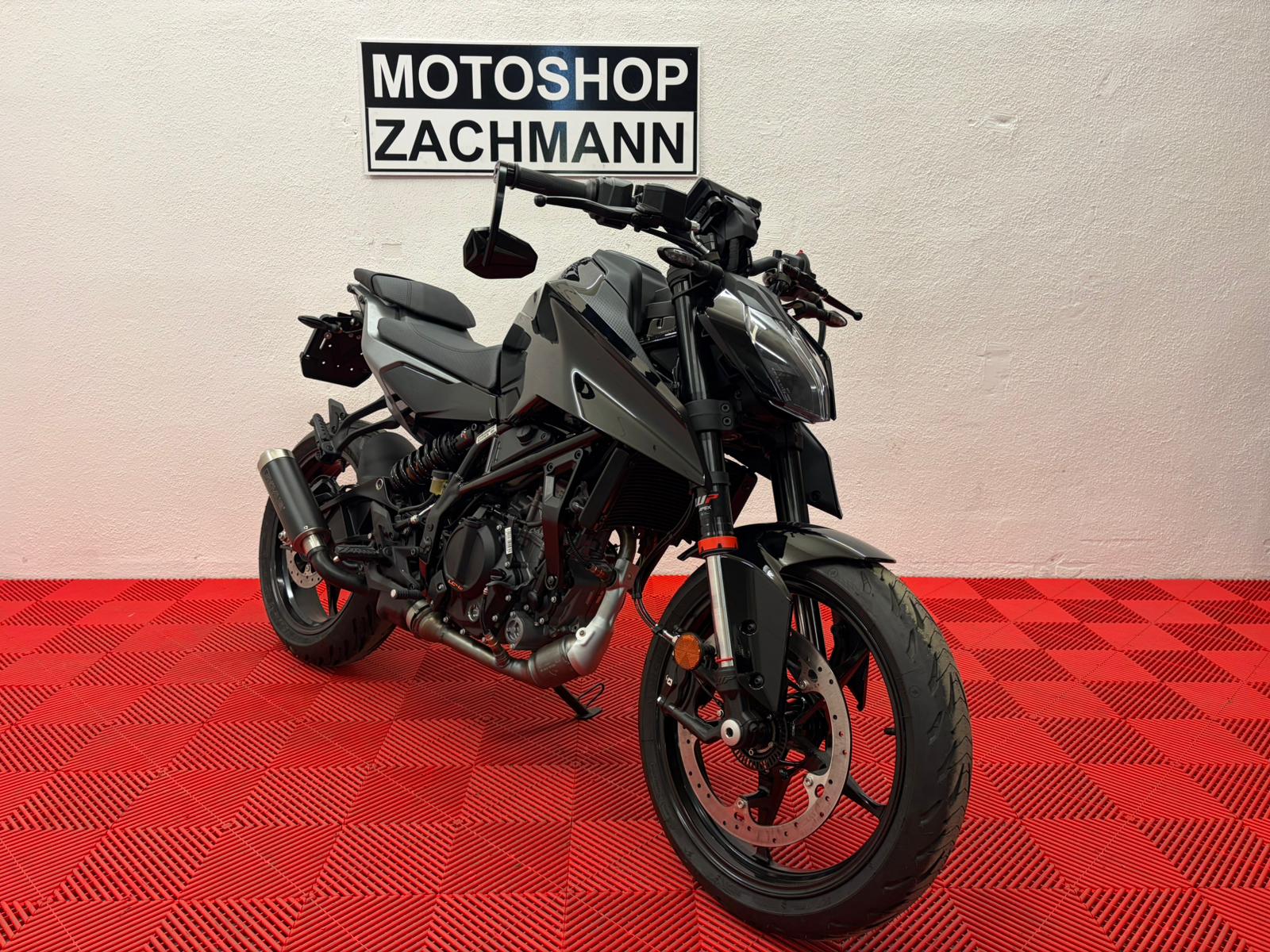 KTM 125 Duke-showroom-element-1