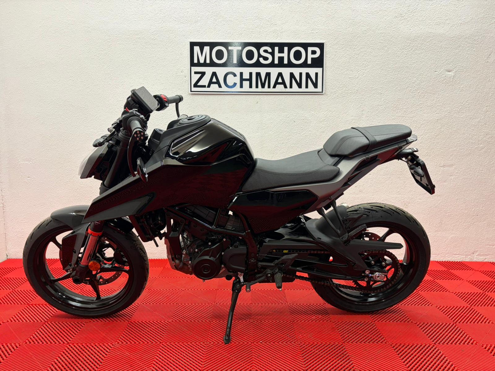 KTM 125 Duke-showroom-element-3