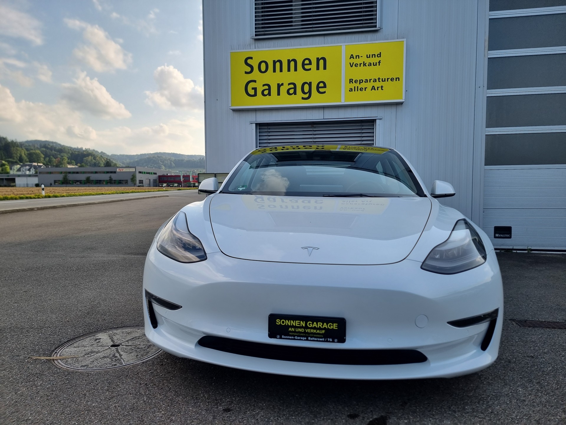 TESLA Model 3 Long Range Dual Motor AWD-image-2