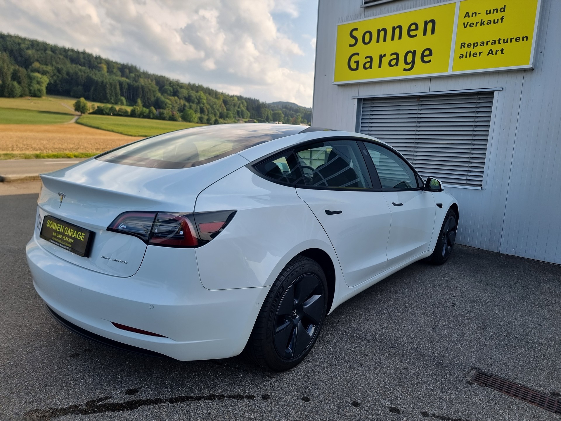 TESLA Model 3 Long Range Dual Motor AWD-image-12