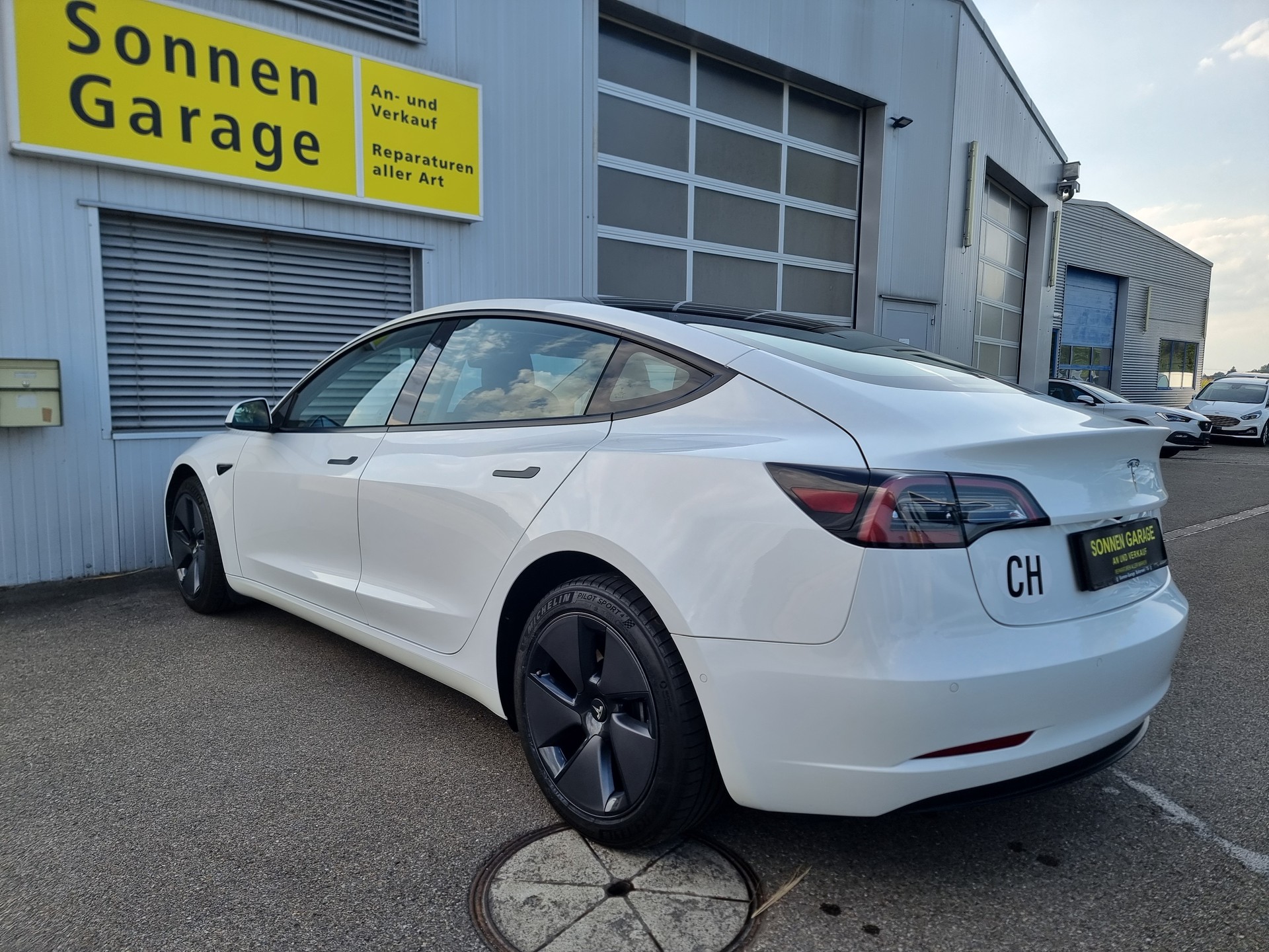 TESLA Model 3 Long Range Dual Motor AWD-image-11