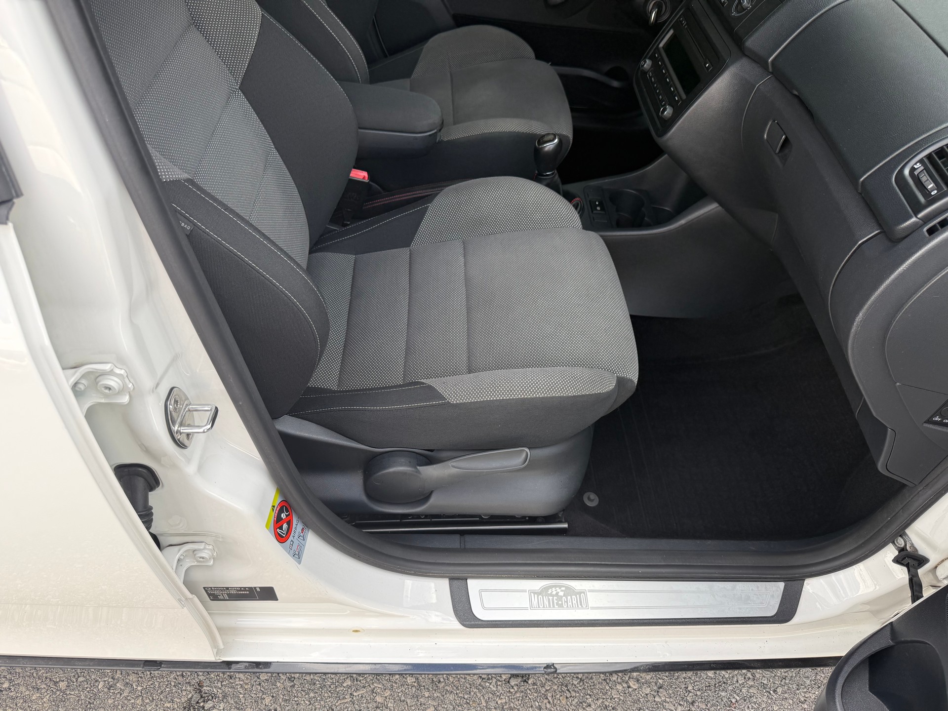 SKODA Fabia 1.2 TSI Monte Carlo-image-8