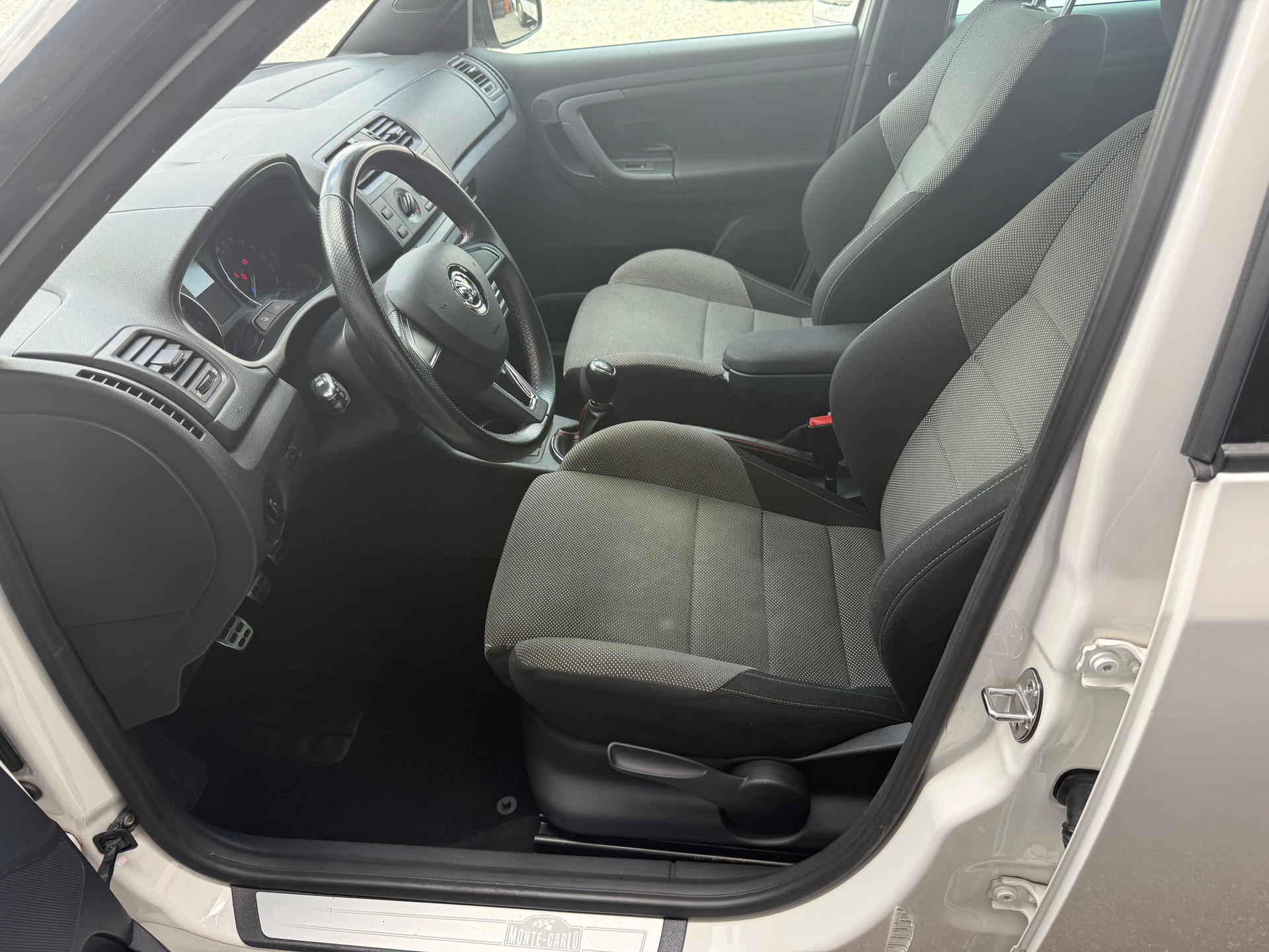 SKODA Fabia 1.2 TSI Monte Carlo-image-7